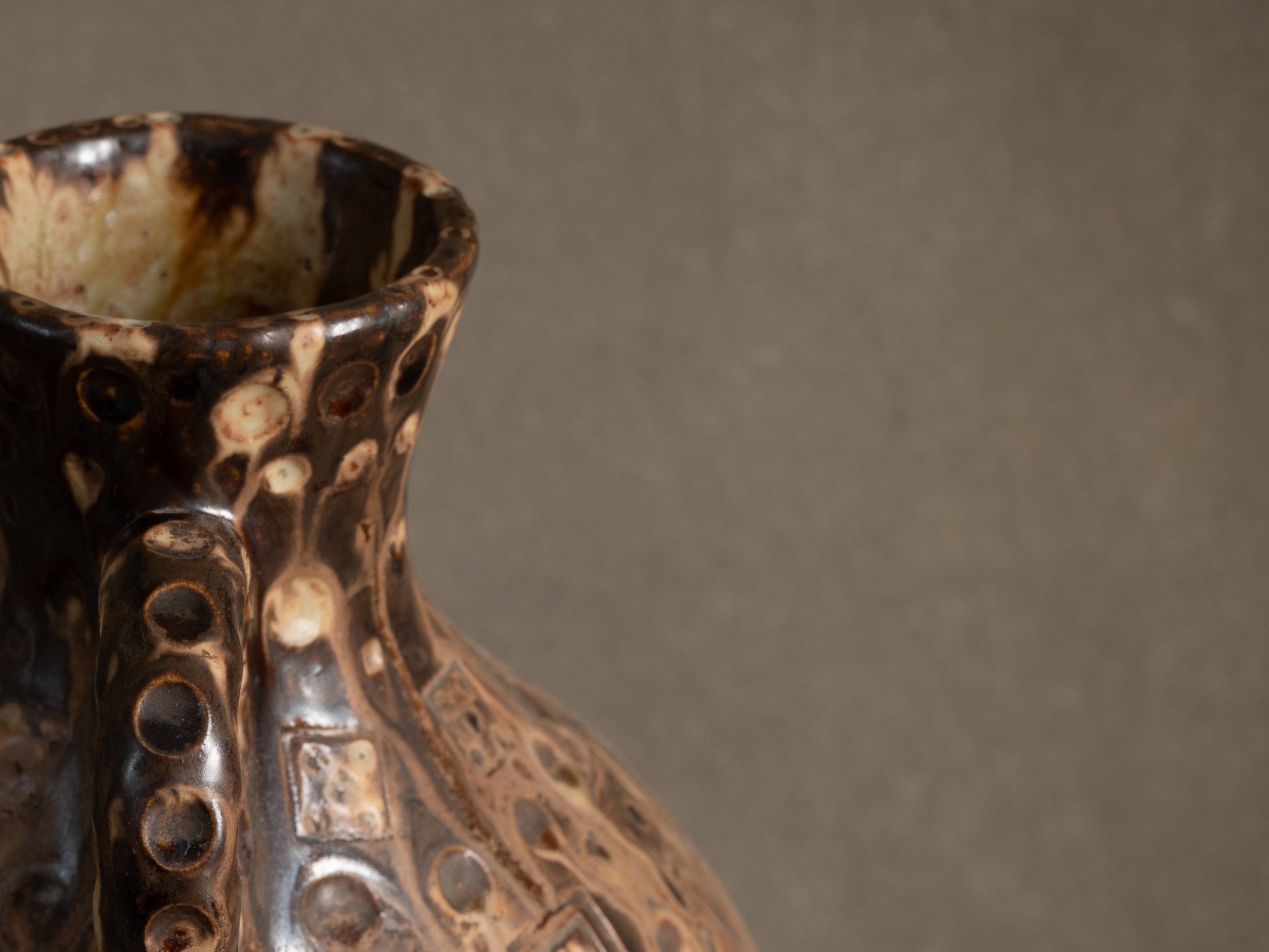 Vase ansé en grès de La Borne par Joseph Talbot, France (vers 1930)..Art Déco handled vase in La Borne stoneware by Joseph Talbot, France (circa 1930)