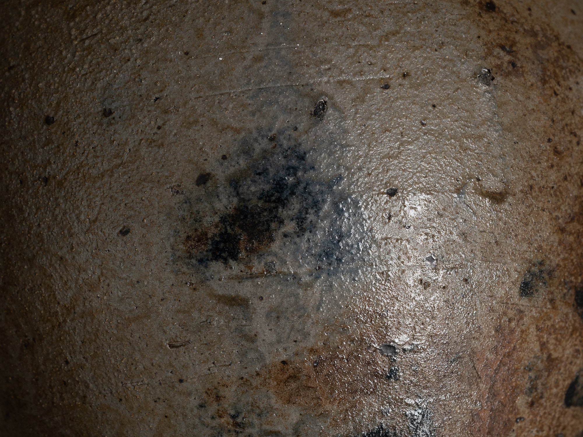 Vase ovoïde en grès de La Borne par Gérard Brossard, France (vers 1975)..Ovoid stoneware vase from La Borne by Gérard Brossard, France (circa 1975)