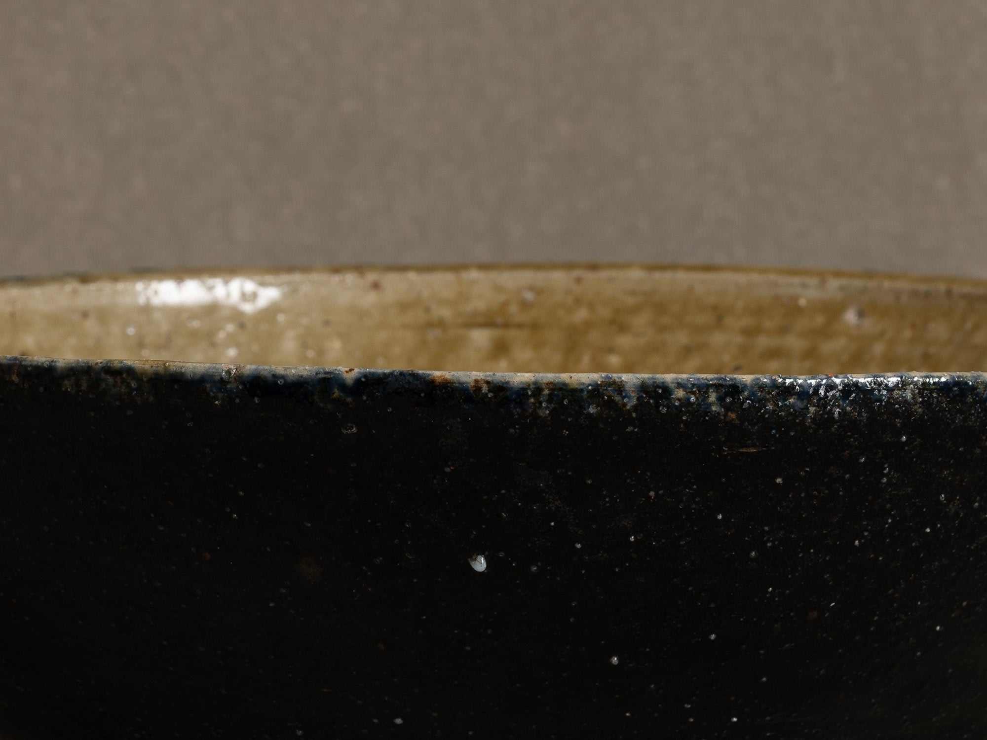 Rare grande coupe en grès de La Borne par Alain Babel, France (1990)..Rare large stoneware bowl from La Borne by Alain Babel, France (1990)