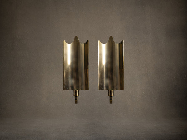 Paire de miroirs d'appliques muraux néoclassiques en laiton, Suède (vers 1940)..Pair of neoclassical brass wall light candle holders, Sweden (circa 1940)