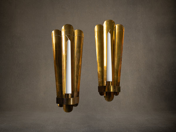 Paire de miroirs d'appliques muraux en laiton par E. Erickson, Suède (vers 1900-20)..Pair of Japanese inspired brass wall sconce mirrors by E. Erickson, Sweden (circa 1900-20)