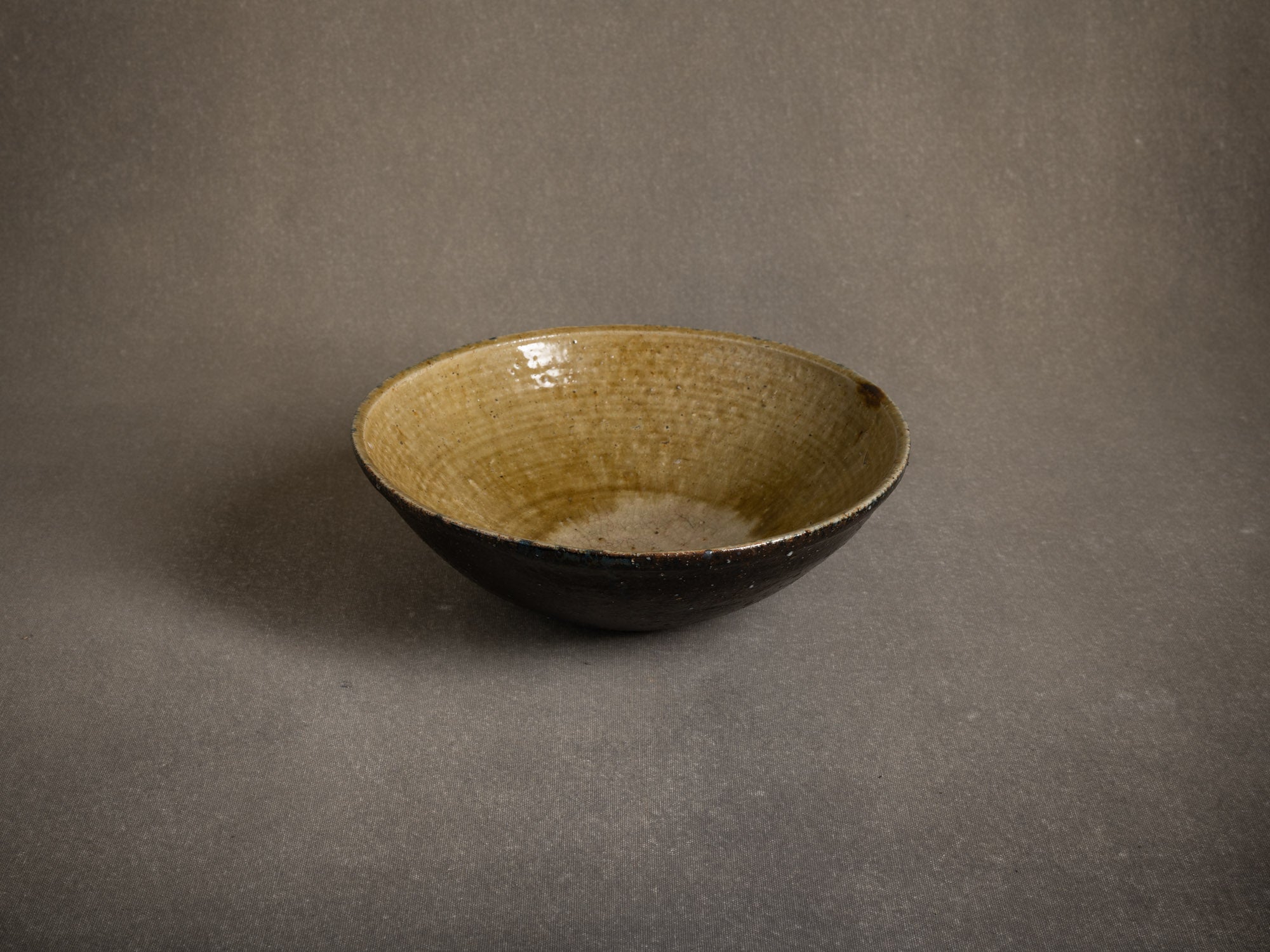 Rare grande coupe en grès de La Borne par Alain Babel, France (1990)..Rare large stoneware bowl from La Borne by Alain Babel, France (1990)