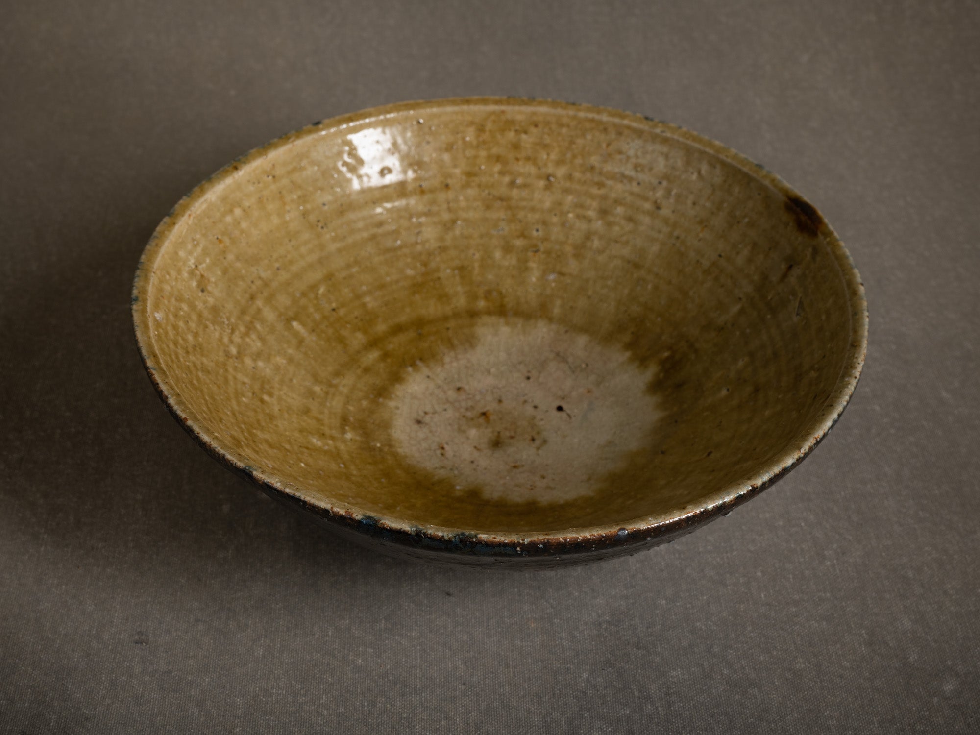 Rare grande coupe en grès de La Borne par Alain Babel, France (1990)..Rare large stoneware bowl from La Borne by Alain Babel, France (1990)