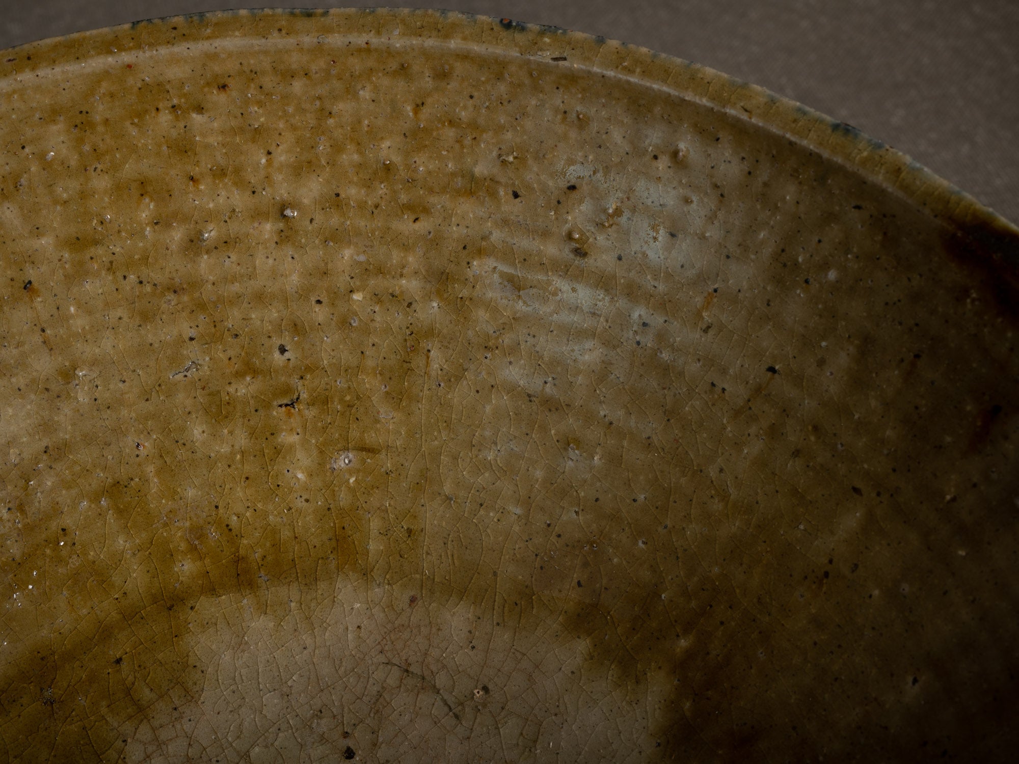 Rare grande coupe en grès de La Borne par Alain Babel, France (1990)..Rare large stoneware bowl from La Borne by Alain Babel, France (1990)