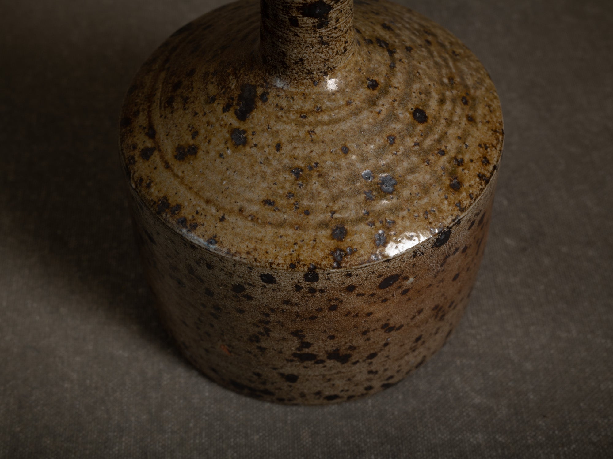Lampe en grès par Gustave Tiffoche, France (vers 1963-65)..Stoneware lamp La Borne school by Gustave Tiffoche, France (circa 1963-65)