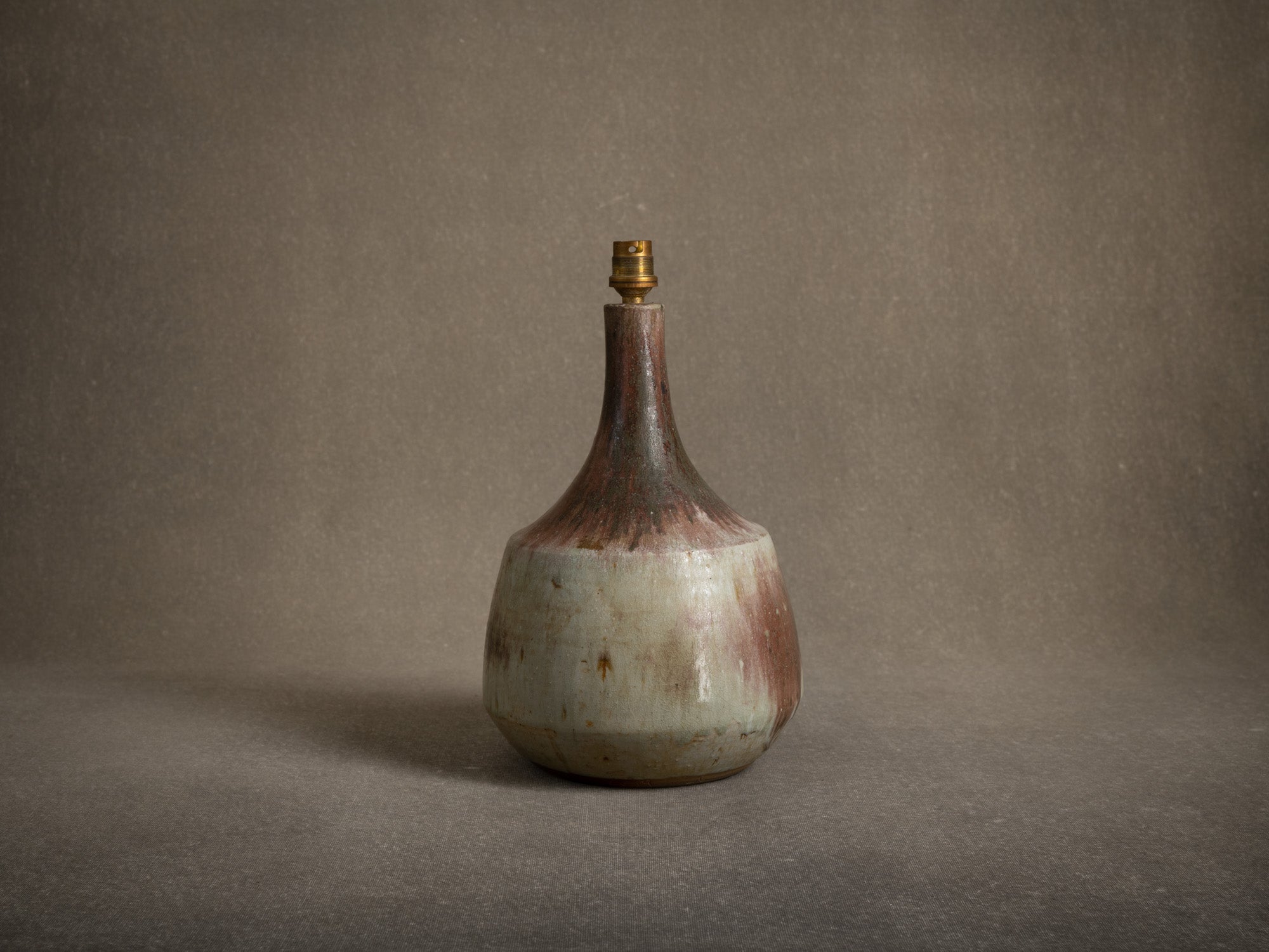 Lampe en grès de La Borne par Annie Maume, France (vers 1975)..Large La Borne stoneware lamp base by Annie Maume, France (circa 1975)