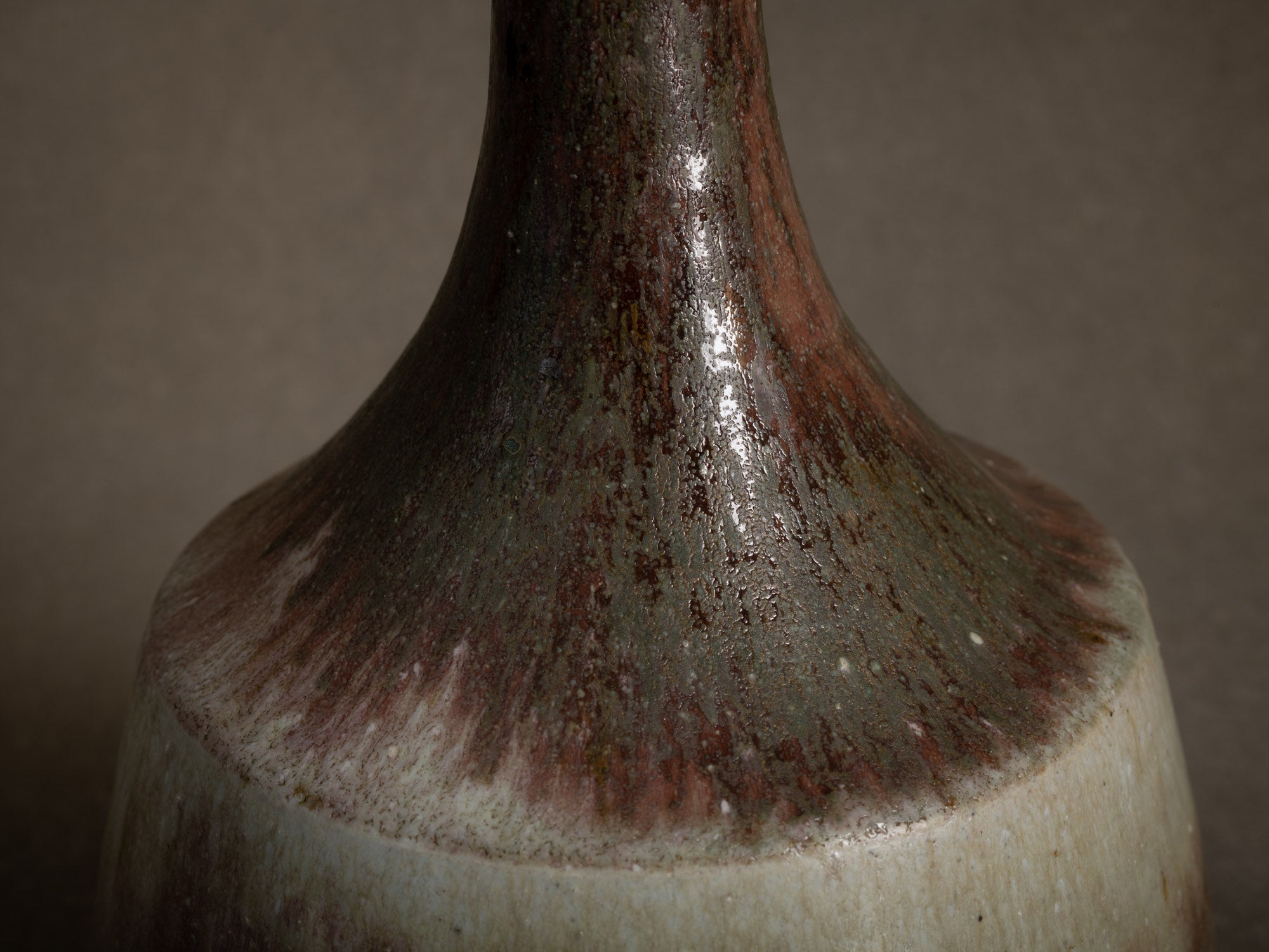 Lampe en grès de La Borne par Annie Maume, France (vers 1975)..Large La Borne stoneware lamp base by Annie Maume, France (circa 1975)