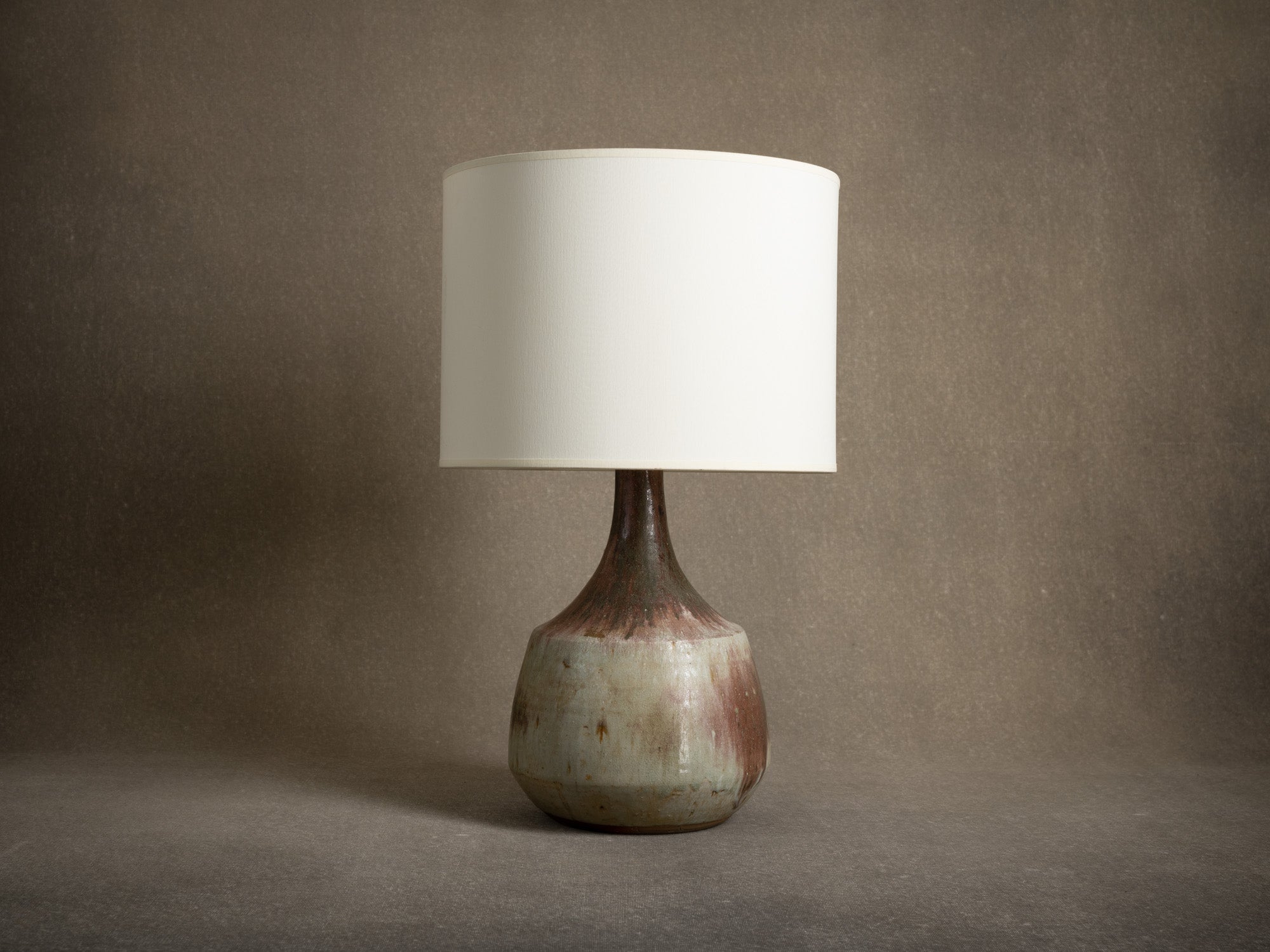 Lampe en grès de La Borne par Annie Maume, France (vers 1975)..Large La Borne stoneware lamp base by Annie Maume, France (circa 1975)