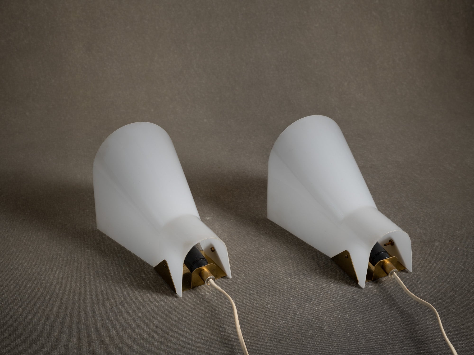Paire d'appliques "model 431" par Hans Bergström pour Atelje Lyktan, Suède (Fin des années 1950)..Pair of "model 431" wall lights by Hans Bergström for Atelje Lyktan, Sweden (late 1950s)