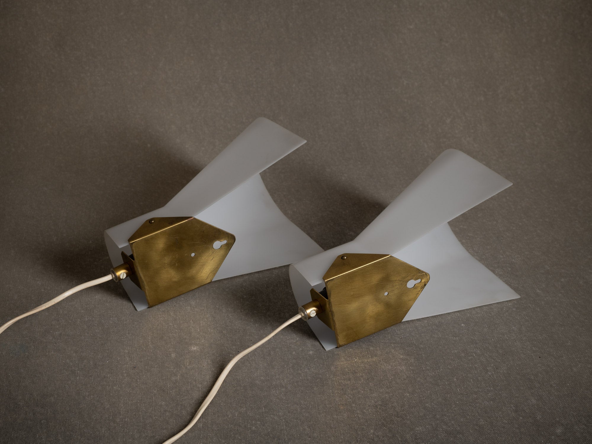 Paire d'appliques "model 431" par Hans Bergström pour Atelje Lyktan, Suède (Fin des années 1950)..Pair of "model 431" wall lights by Hans Bergström for Atelje Lyktan, Sweden (late 1950s)