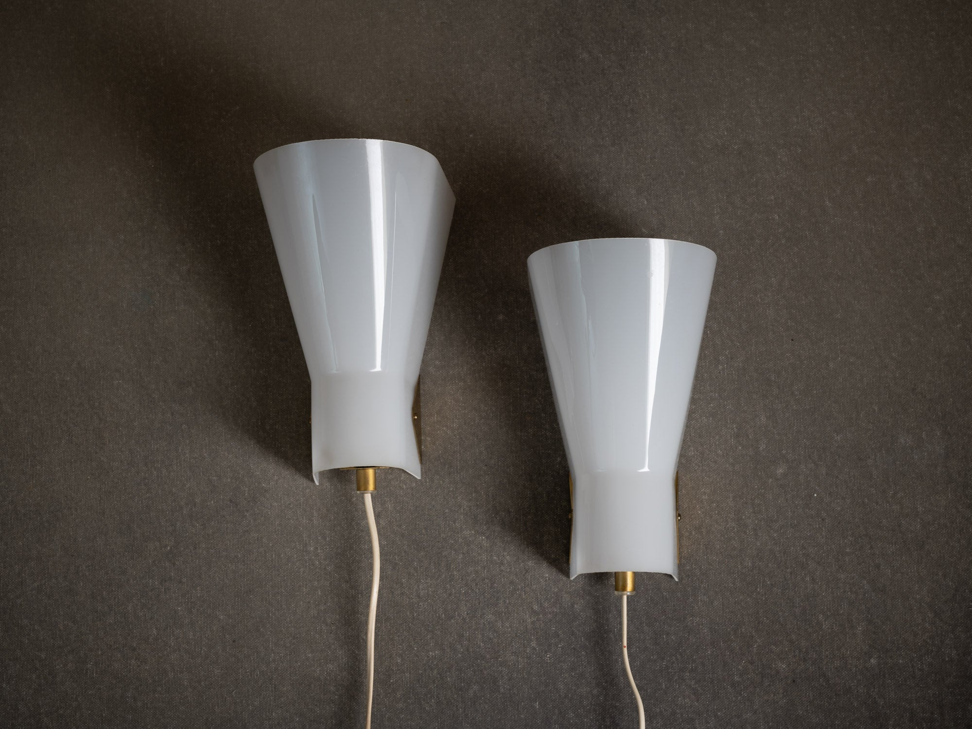 Paire d'appliques "model 431" par Hans Bergström pour Atelje Lyktan, Suède (Fin des années 1950)..Pair of "model 431" wall lights by Hans Bergström for Atelje Lyktan, Sweden (late 1950s)