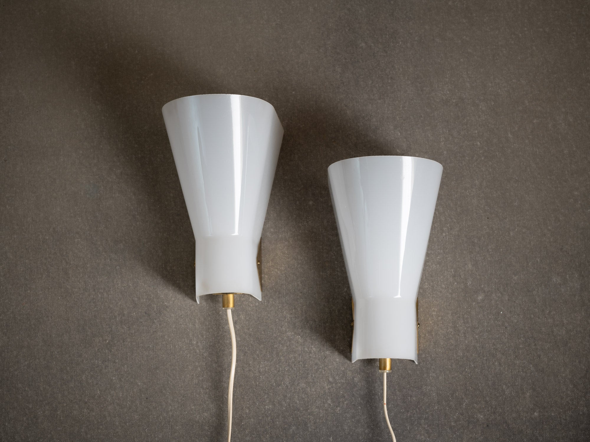 Paire d'appliques "model 431" par Hans Bergström pour Atelje Lyktan, Suède (Fin des années 1950)..Pair of "model 431" wall lights by Hans Bergström for Atelje Lyktan, Sweden (late 1950s)