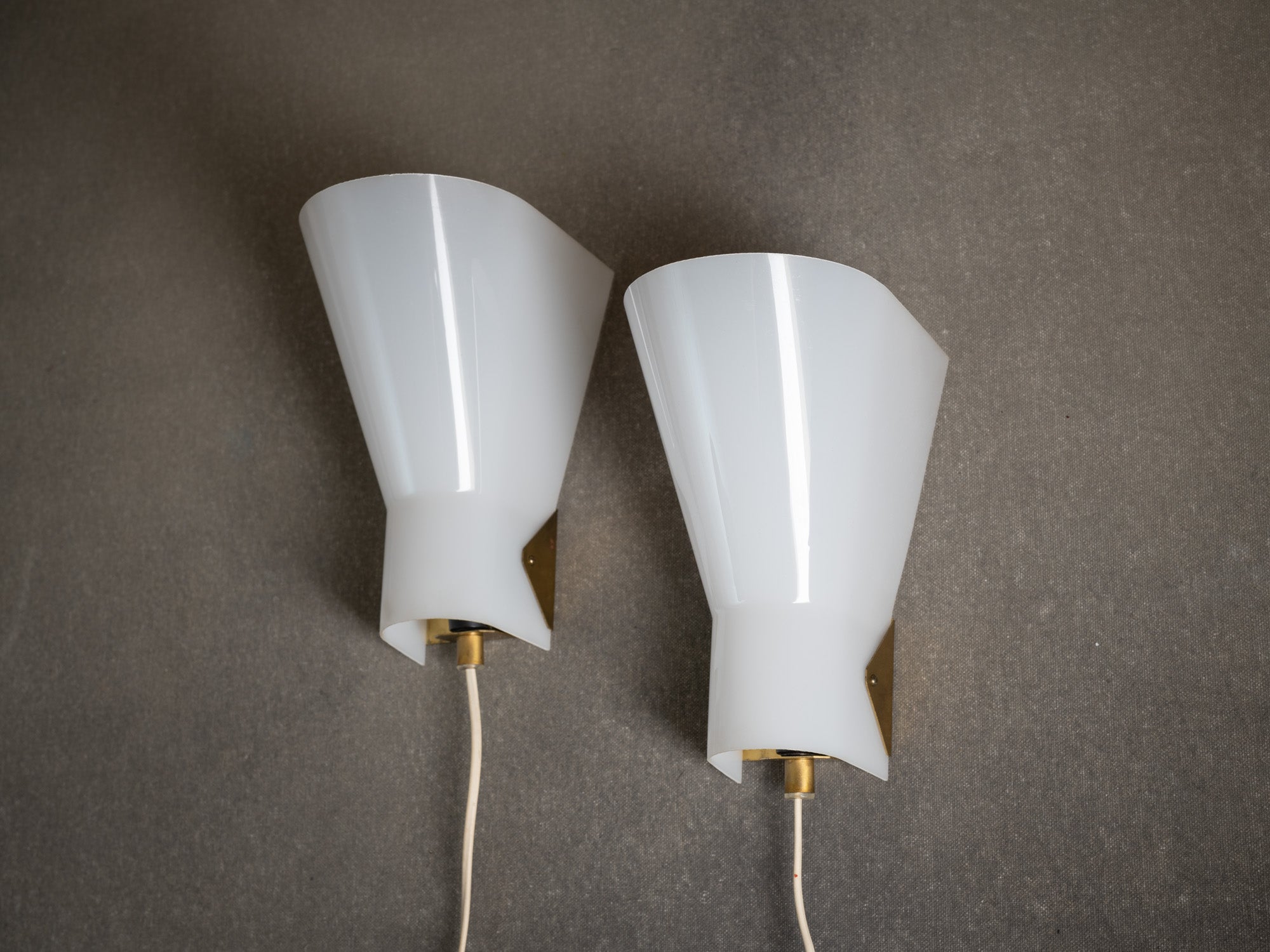 Paire d'appliques "model 431" par Hans Bergström pour Atelje Lyktan, Suède (Fin des années 1950)..Pair of "model 431" wall lights by Hans Bergström for Atelje Lyktan, Sweden (late 1950s)