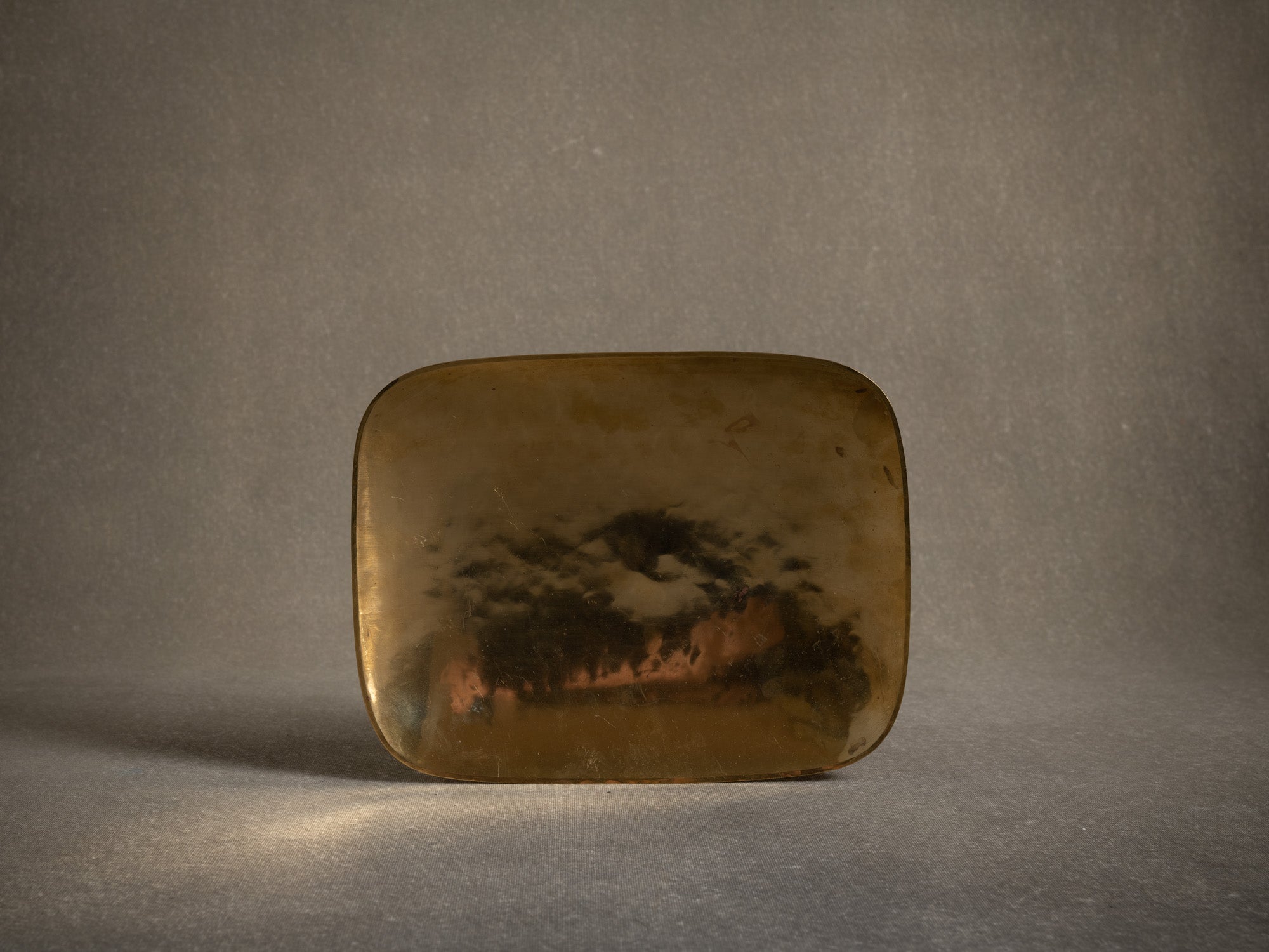 Coupe vide‑poche de Emil Uwe Bläse, Allemagne (vers 1950)..Brass modernist bowl by Emil Uwe Bläse, Germany (circa 1950)