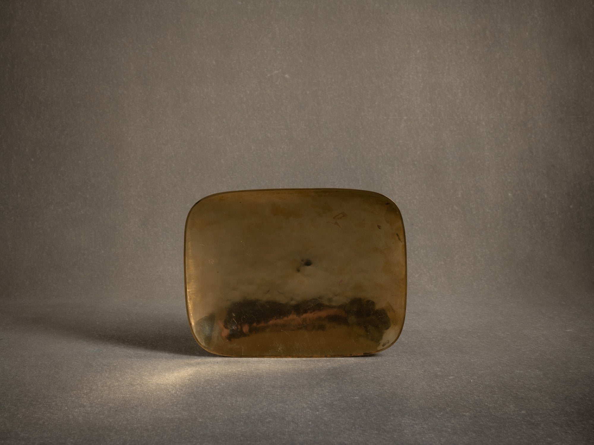 Coupe vide‑poche de Emil Uwe Bläse, Allemagne (vers 1950)..Brass modernist bowl by Emil Uwe Bläse, Germany (circa 1950)