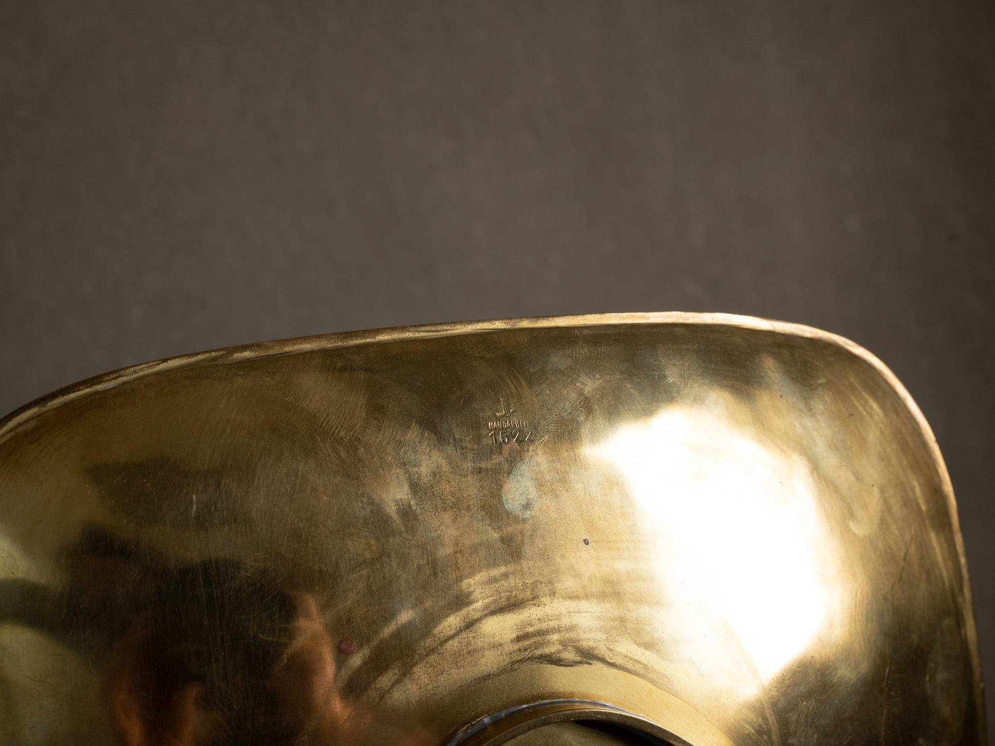 Coupe vide‑poche de Emil Uwe Bläse, Allemagne (vers 1950)..Brass modernist bowl by Emil Uwe Bläse, Germany (circa 1950)