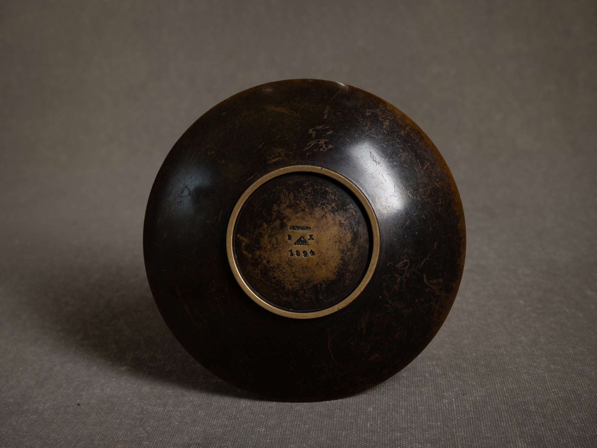 Duo de coupes en bronze de Just Andersen, Danemark (vers 1930)..Set of 2 bronze vessel by Just Andersen, Denmark (ca. 1930)