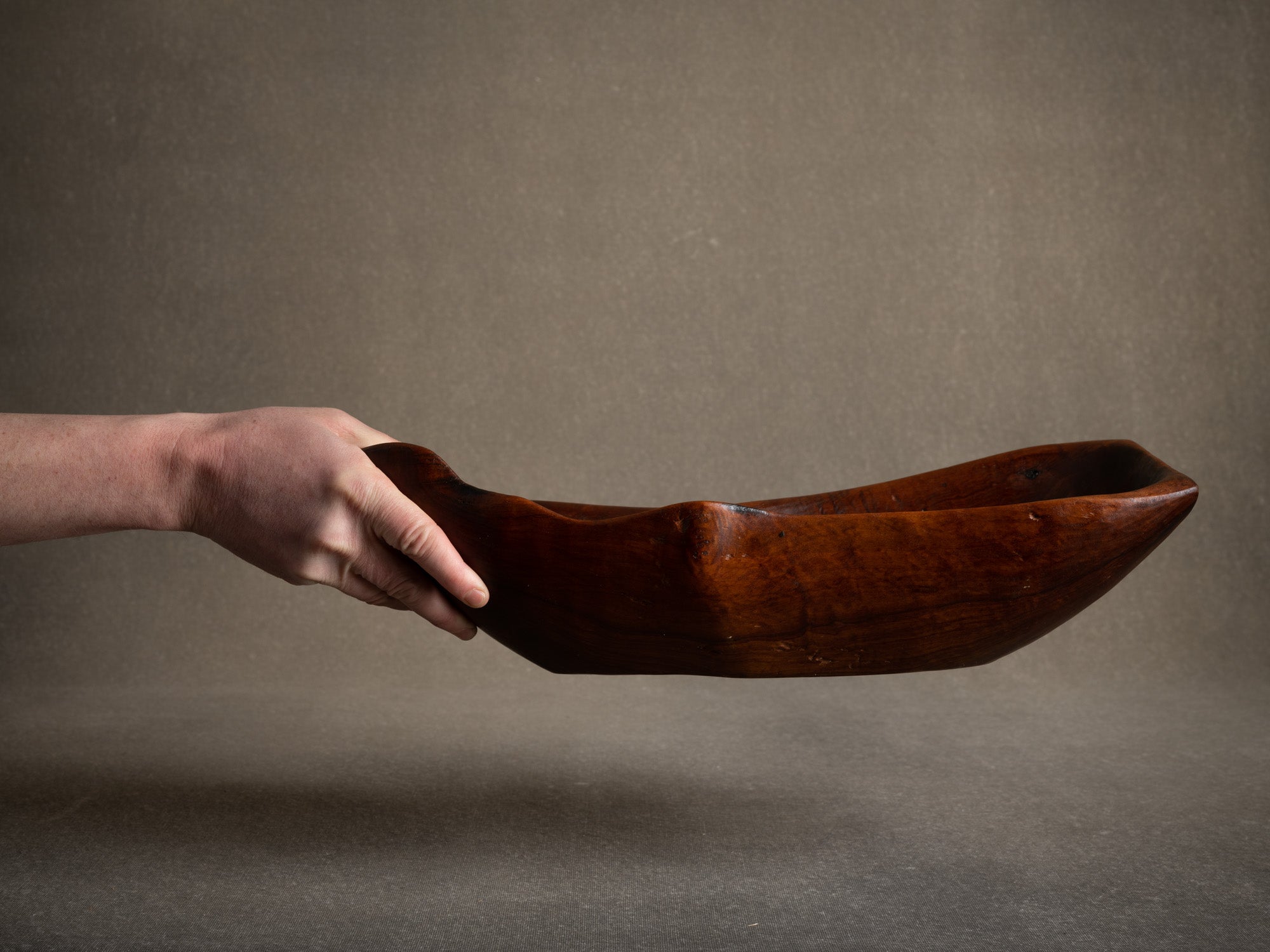 Coupe monoxyle de forme libre, France (vers 1955)..Free form carved bowl, France (circa 1955)