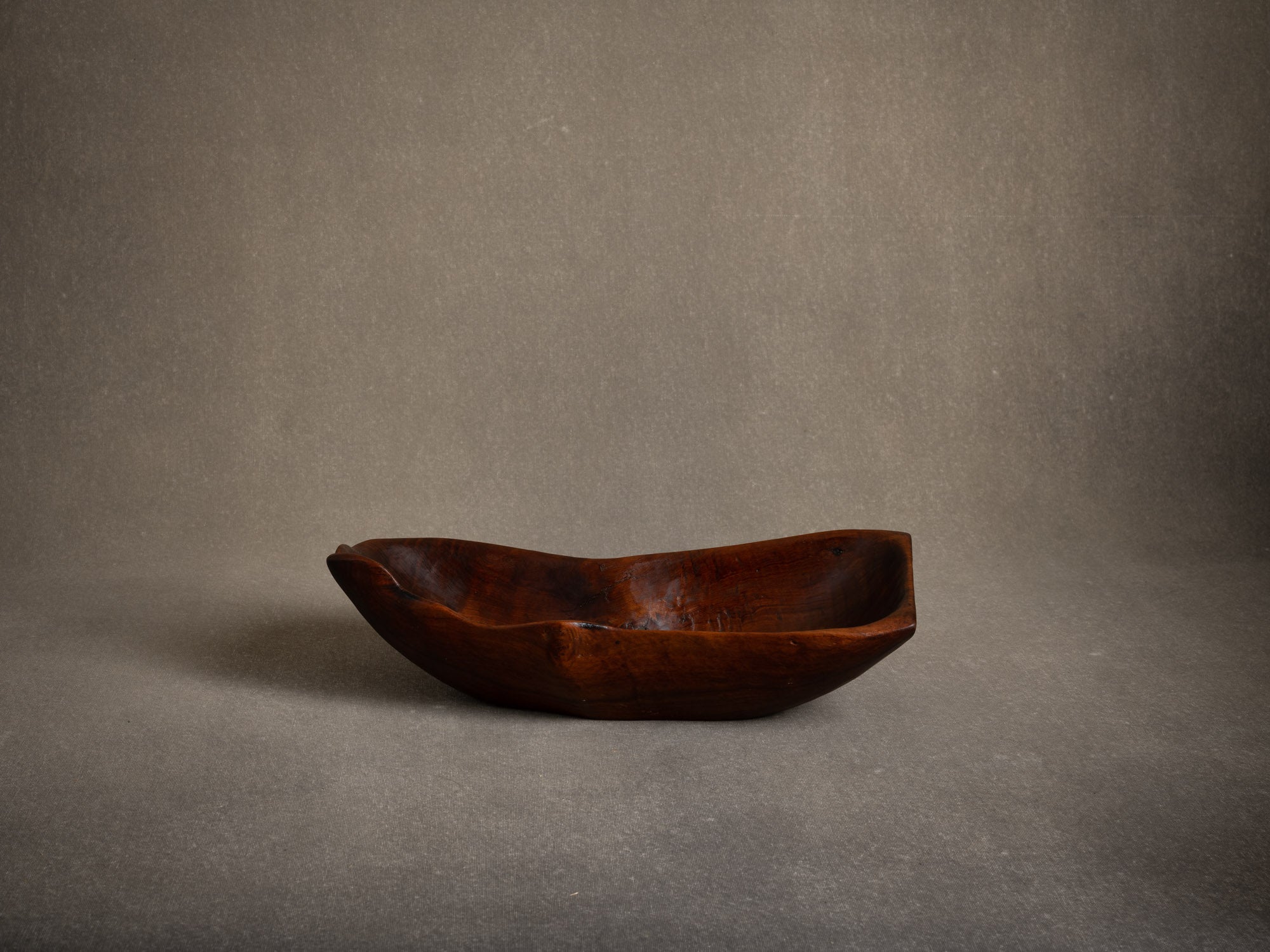 Coupe monoxyle de forme libre, France (vers 1955)..Free form carved bowl, France (circa 1955)