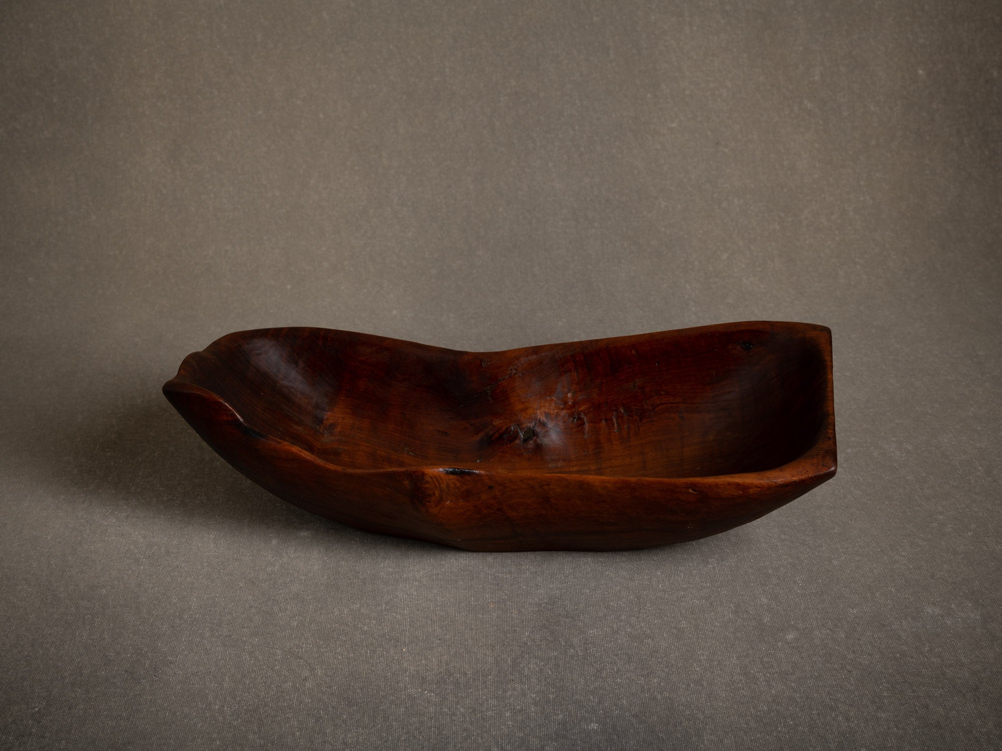 Coupe monoxyle de forme libre, France (vers 1955)..Free form carved bowl, France (circa 1955)