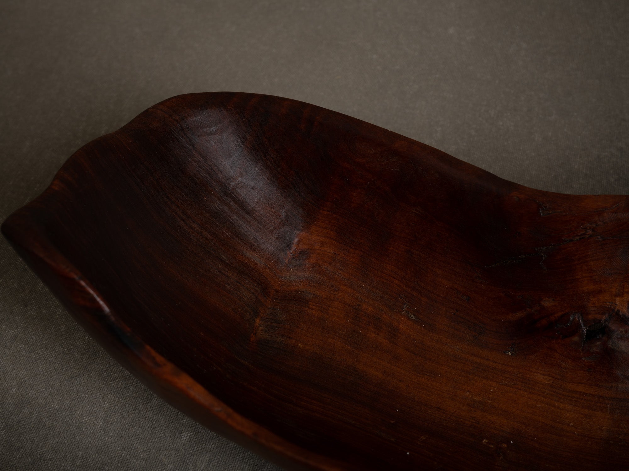 Coupe monoxyle de forme libre, France (vers 1955)..Free form carved bowl, France (circa 1955)