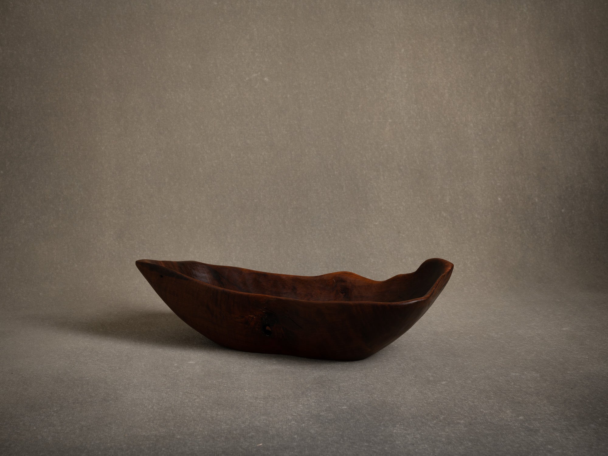 Coupe monoxyle de forme libre, France (vers 1955)..Free form carved bowl, France (circa 1955)