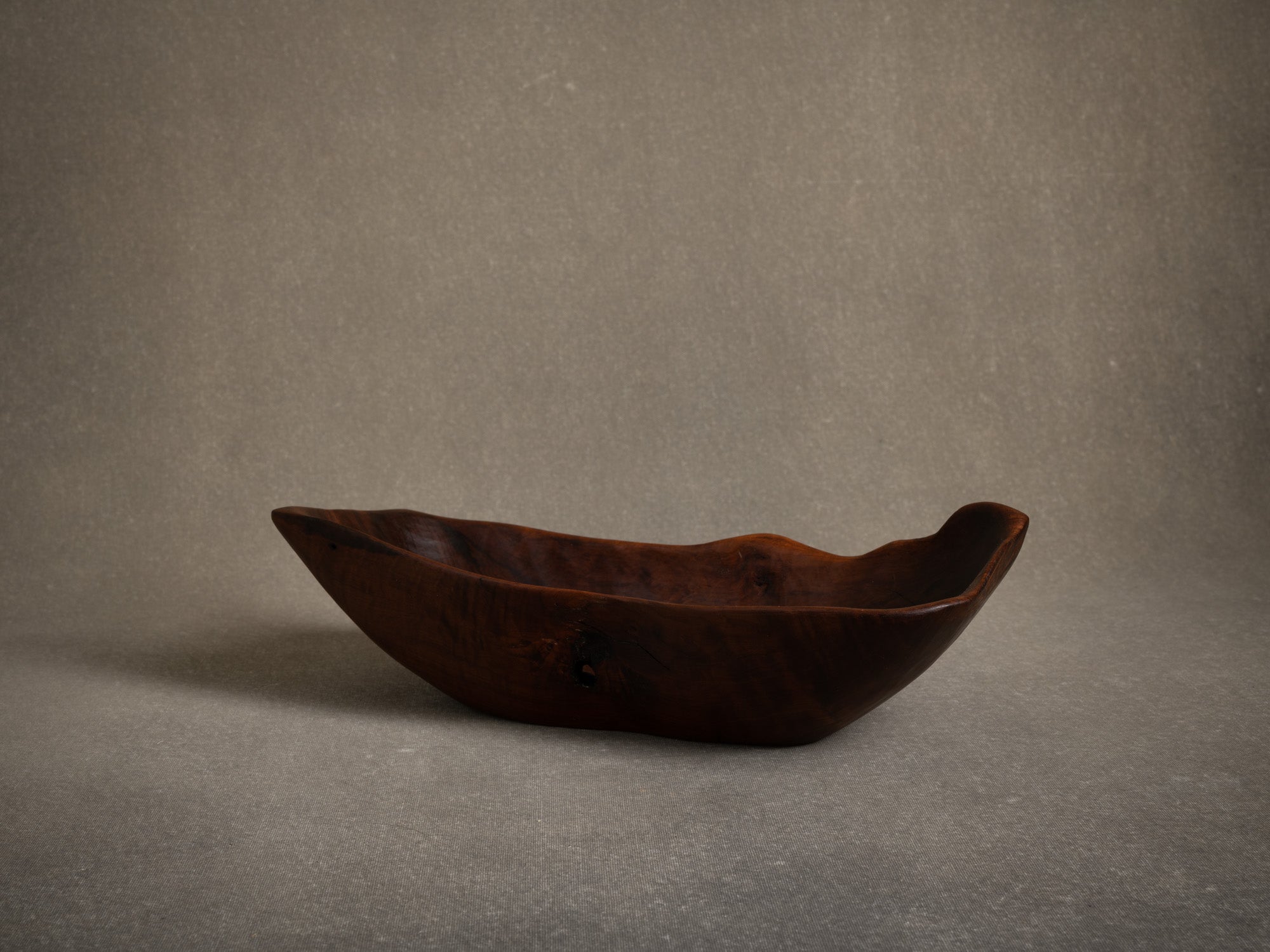 Coupe monoxyle de forme libre, France (vers 1955)..Free form carved bowl, France (circa 1955)