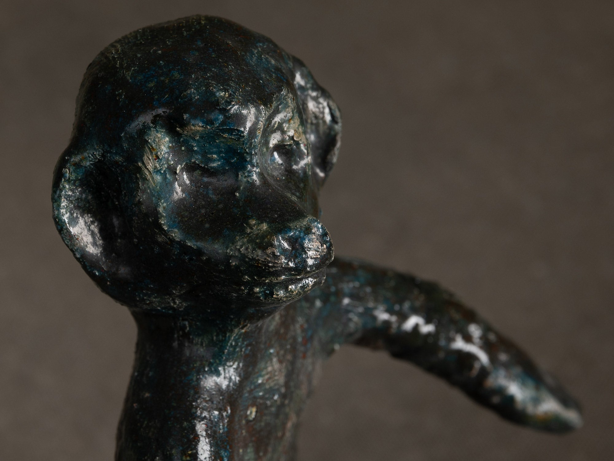 Sculpture, le cirque "Singe musicien" par Fernand Joris, Belgique (1951-66)..Unique outsider art clay sculpture, the circus "musician monkey" by Fernand Joris, Belgium (1951-66)