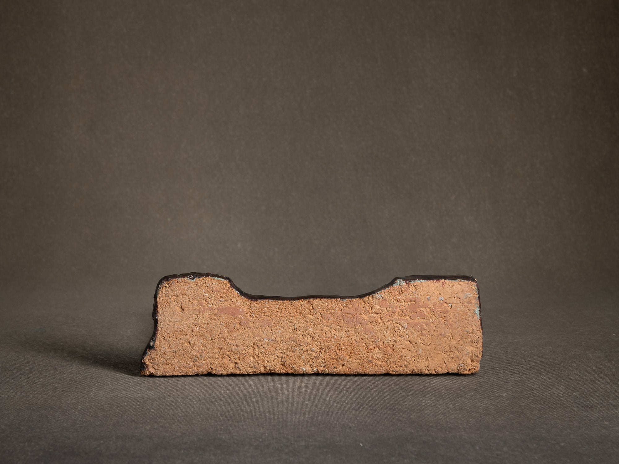 Sculpture en bas‑relief "La collaboratrice" par Fernand Joris, Belgique (1957)..Unique outsider art clay WW2 sculpture "la collaboratrice" by Fernand Joris, Belgium (1957)