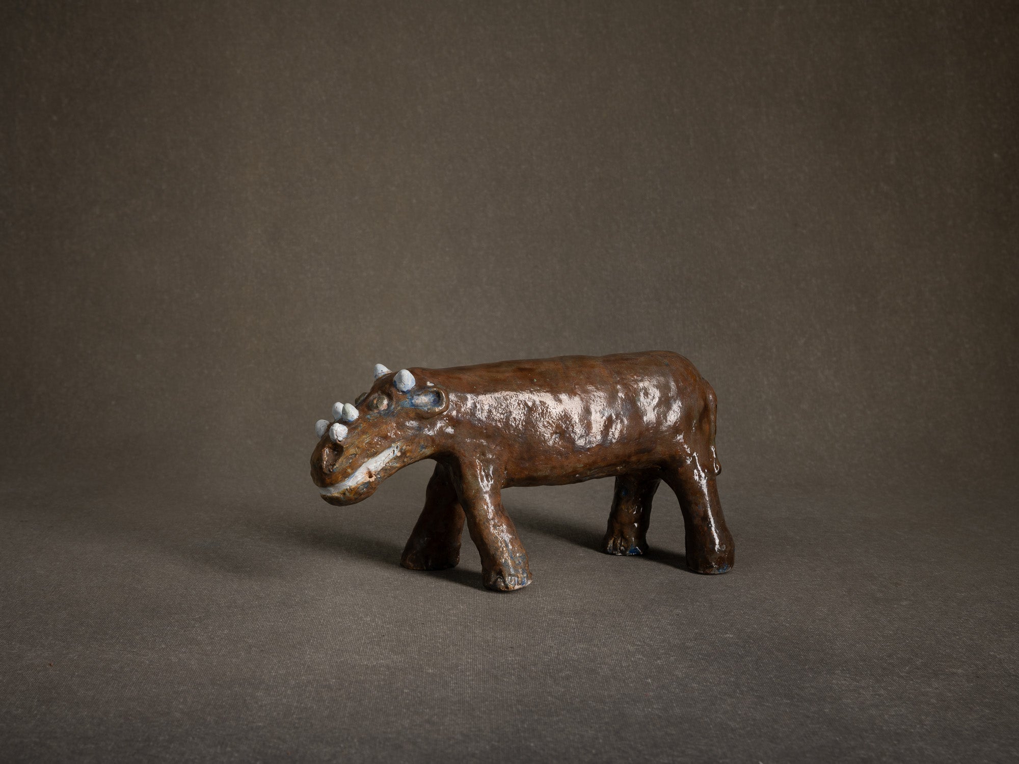 Sculpture "Dinosaure" ou "Rhinocéros" par Fernand Joris, Belgique (1951-66)..Unique outsider art clay sculpture "Rhino" or "Dinosaurus" by Fernand Joris, Belgium (1951-66)
