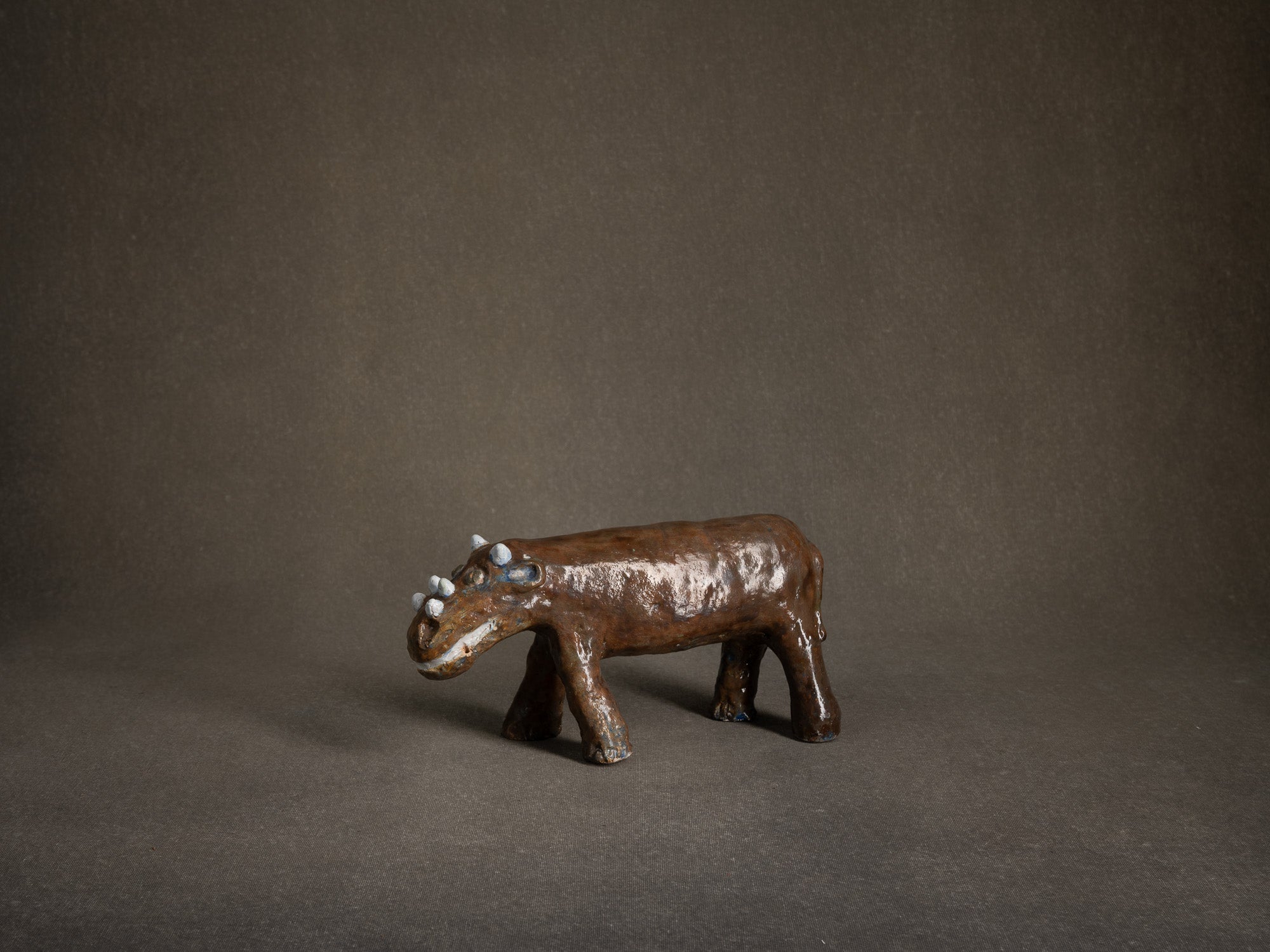 Sculpture "Dinosaure" ou "Rhinocéros" par Fernand Joris, Belgique (1951-66)..Unique outsider art clay sculpture "Rhino" or "Dinosaurus" by Fernand Joris, Belgium (1951-66)