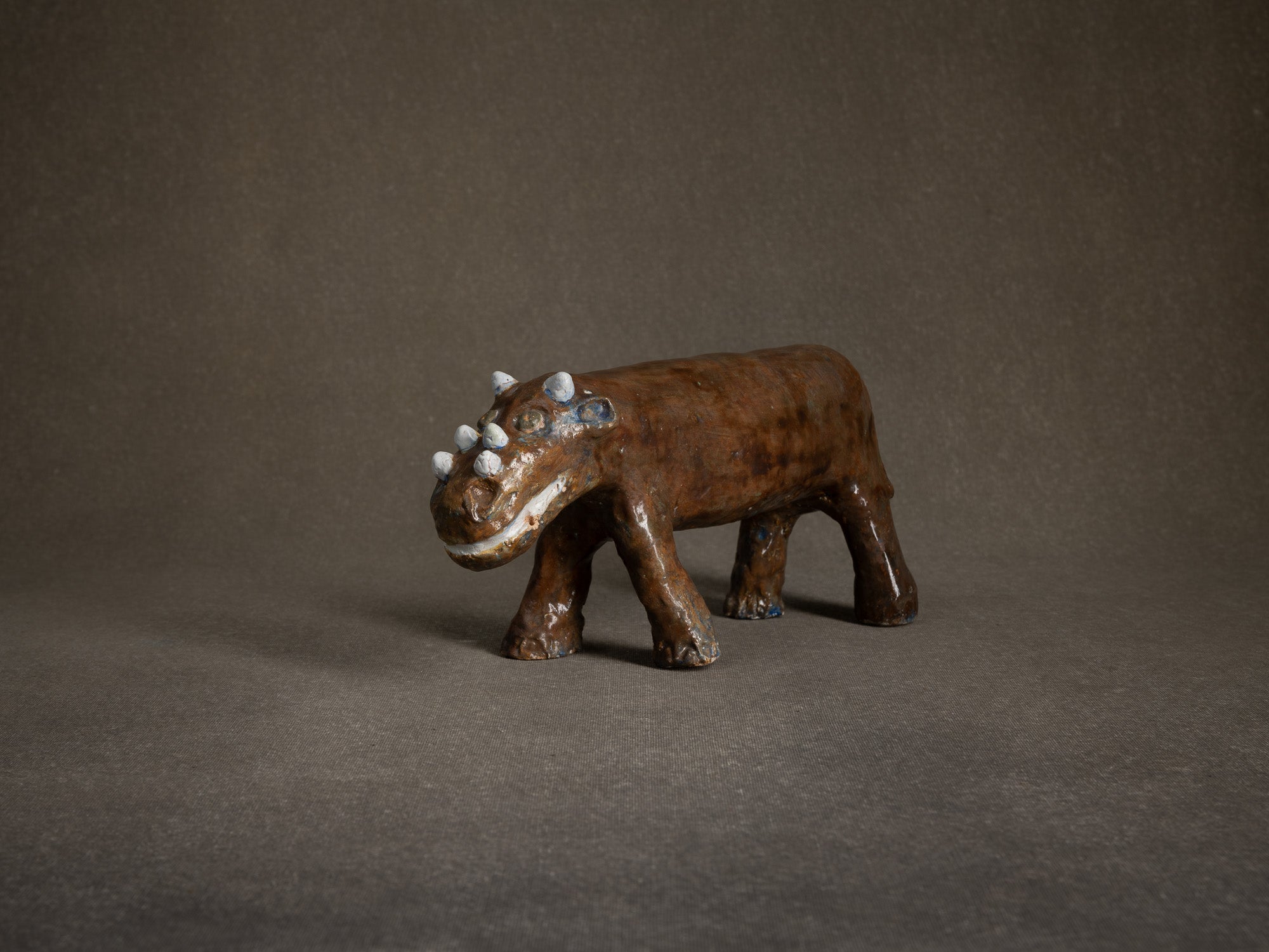 Sculpture "Dinosaure" ou "Rhinocéros" par Fernand Joris, Belgique (1951-66)..Unique outsider art clay sculpture "Rhino" or "Dinosaurus" by Fernand Joris, Belgium (1951-66)