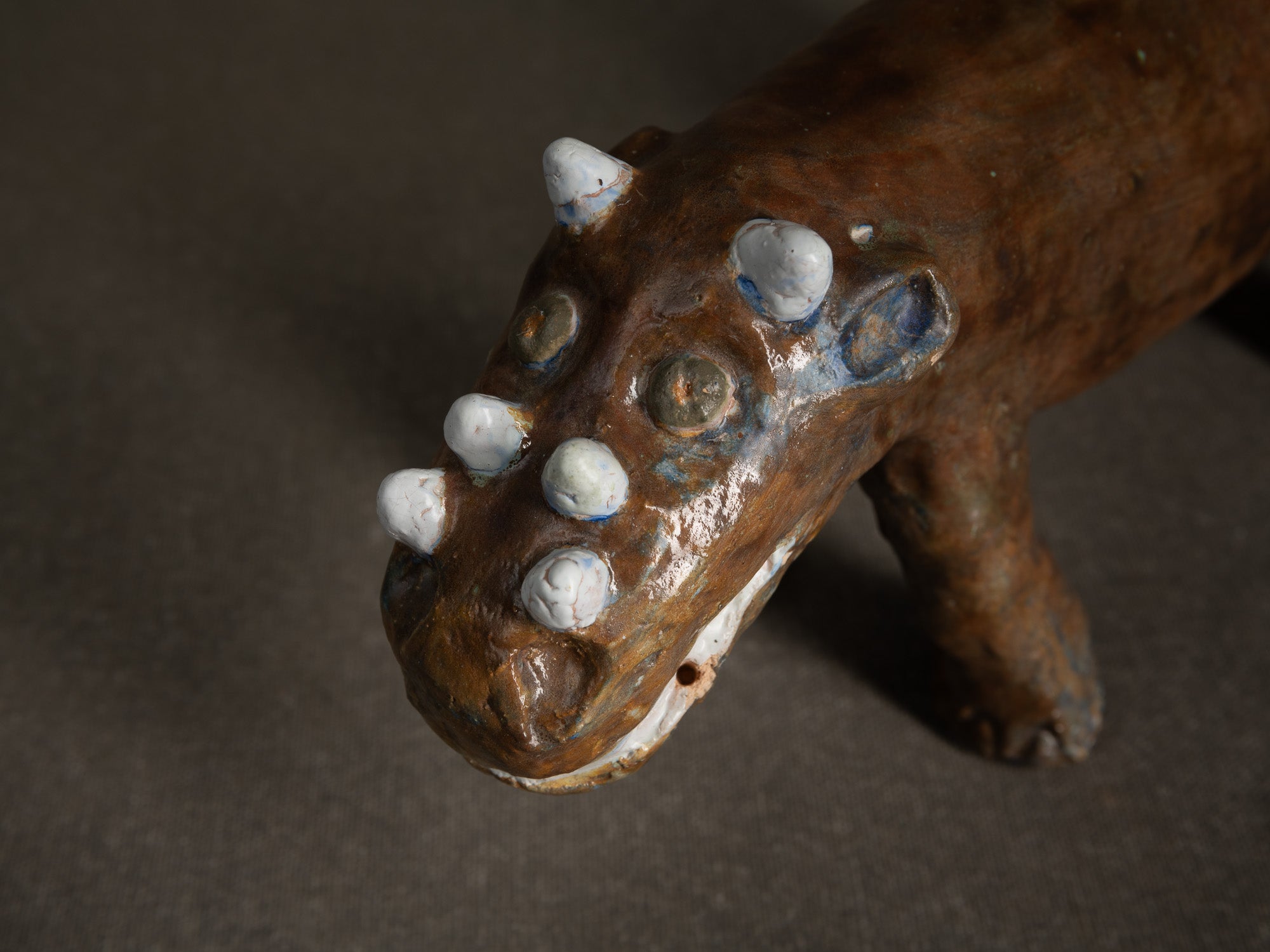 Sculpture "Dinosaure" ou "Rhinocéros" par Fernand Joris, Belgique (1951-66)..Unique outsider art clay sculpture "Rhino" or "Dinosaurus" by Fernand Joris, Belgium (1951-66)