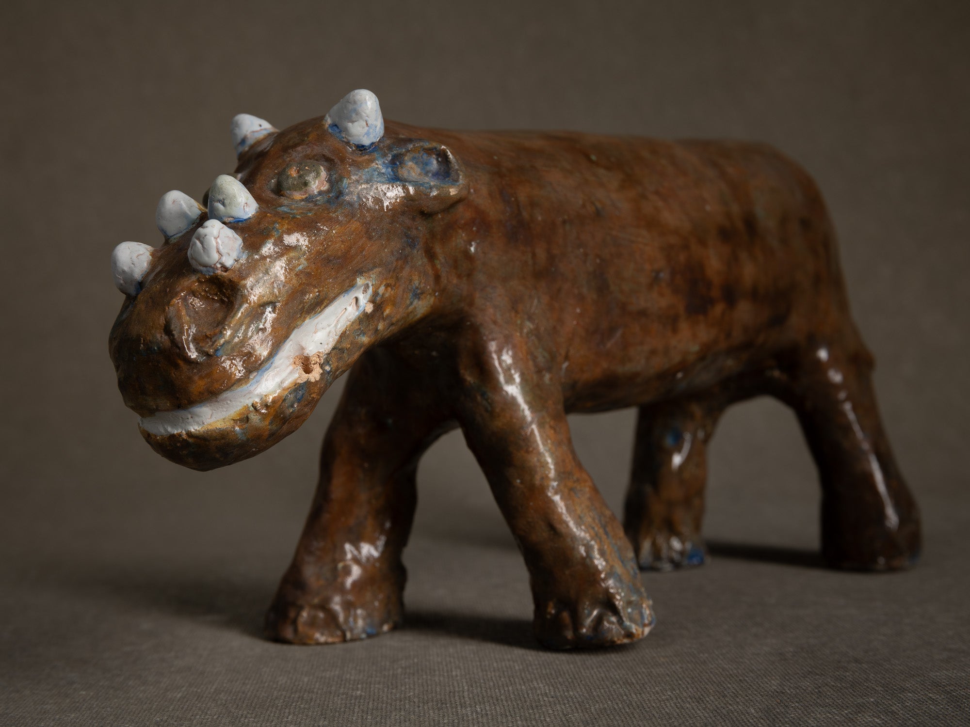 Sculpture "Dinosaure" ou "Rhinocéros" par Fernand Joris, Belgique (1951-66)..Unique outsider art clay sculpture "Rhino" or "Dinosaurus" by Fernand Joris, Belgium (1951-66)