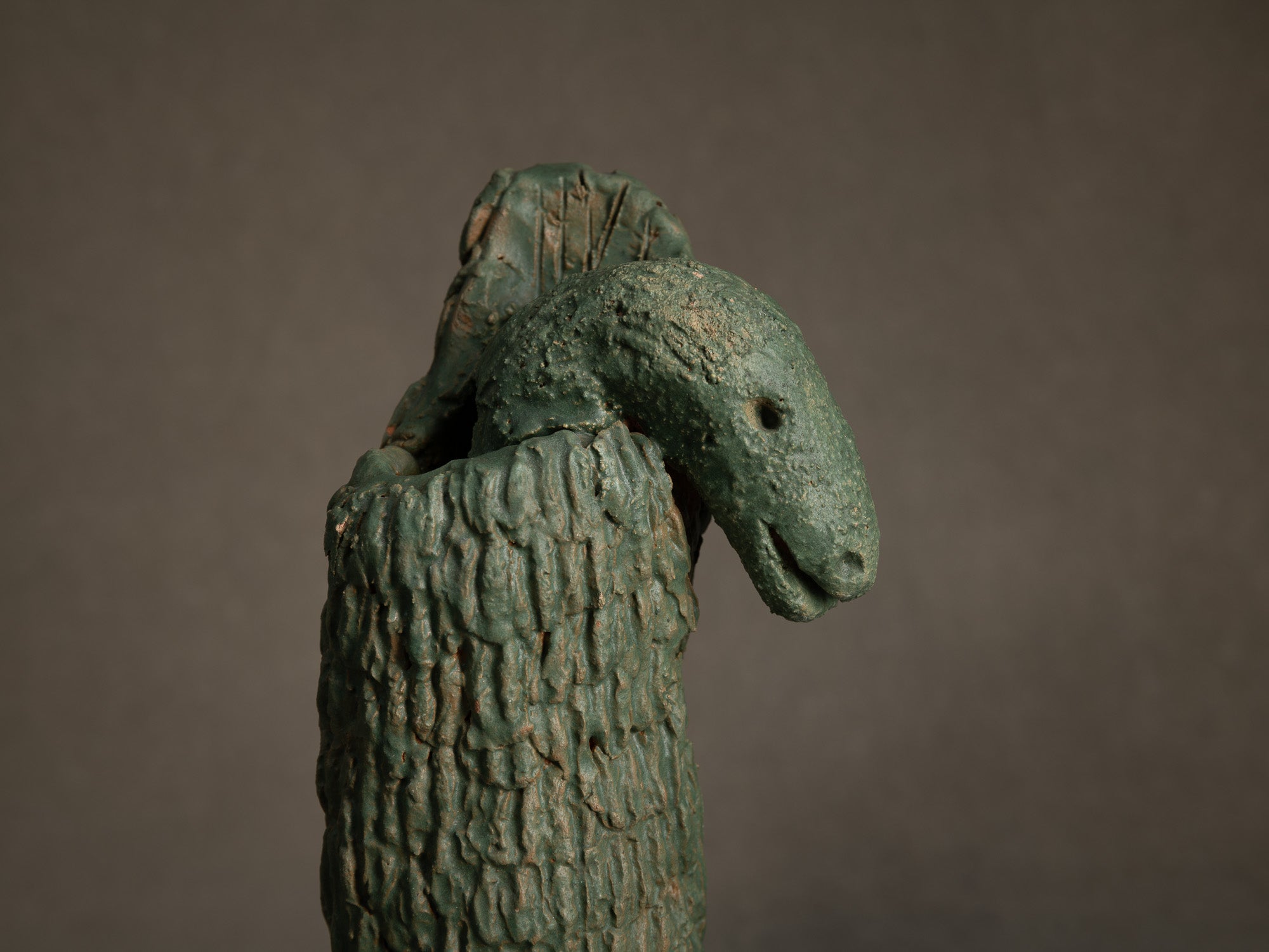 Sculpture "Naissance du dinosaure" par Fernand Joris, Belgique (1951-66)..Unique outsider art clay sculpture "dino's birth" by Fernand Joris, Belgium (1951-66)
