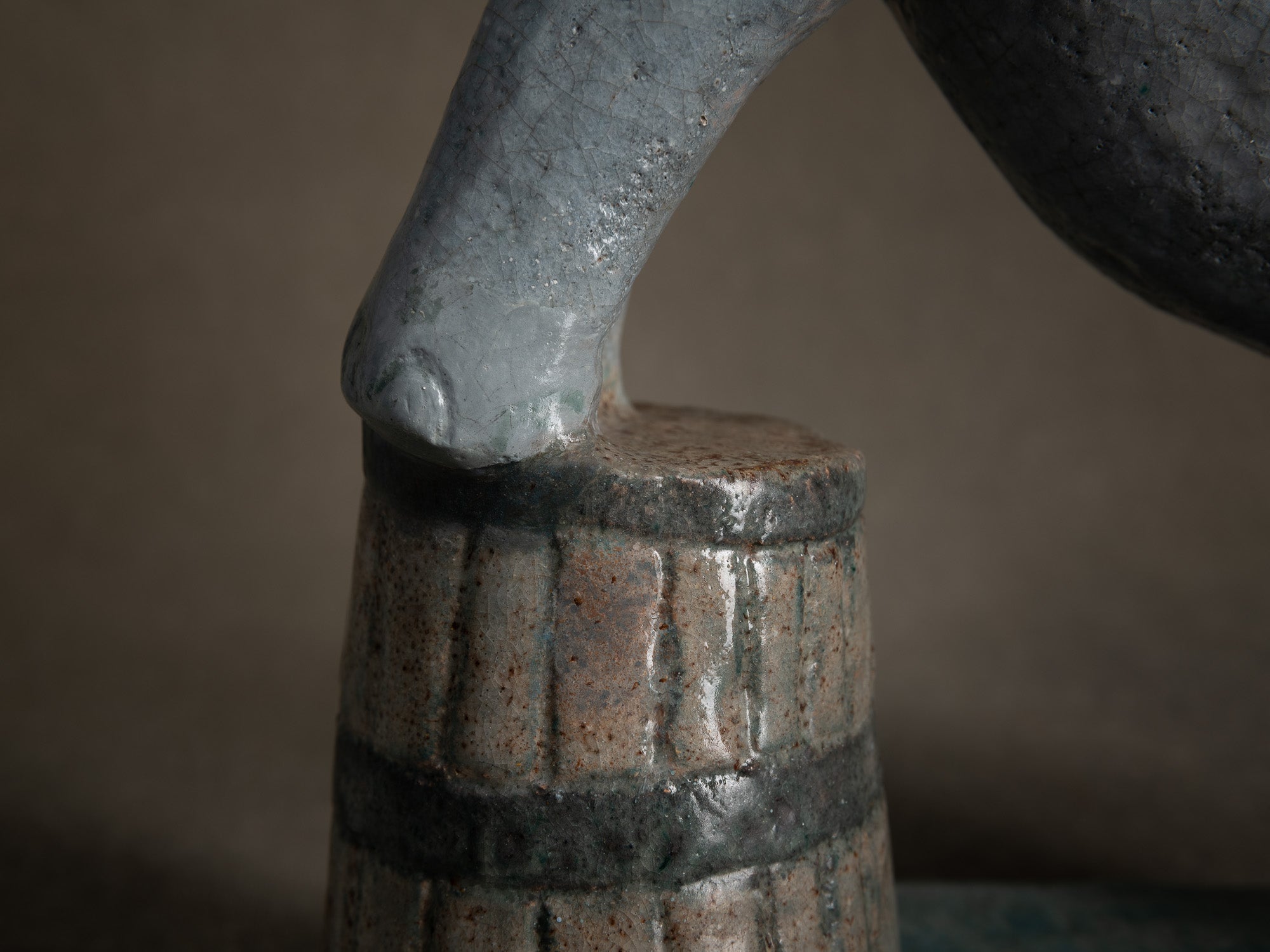 Sculpture, le cirque "Singe dresseur d'éléphant" par Fernand Joris, Belgique (1961)..Unique outsider art clay sculpture, the circus "Elephant trainer monkey" by Fernand Joris, Belgium (1961)