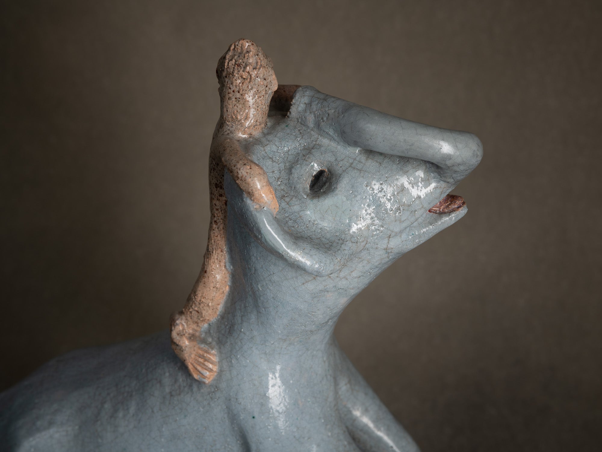 Sculpture, le cirque "Singe dresseur d'éléphant" par Fernand Joris, Belgique (1961)..Unique outsider art clay sculpture, the circus "Elephant trainer monkey" by Fernand Joris, Belgium (1961)