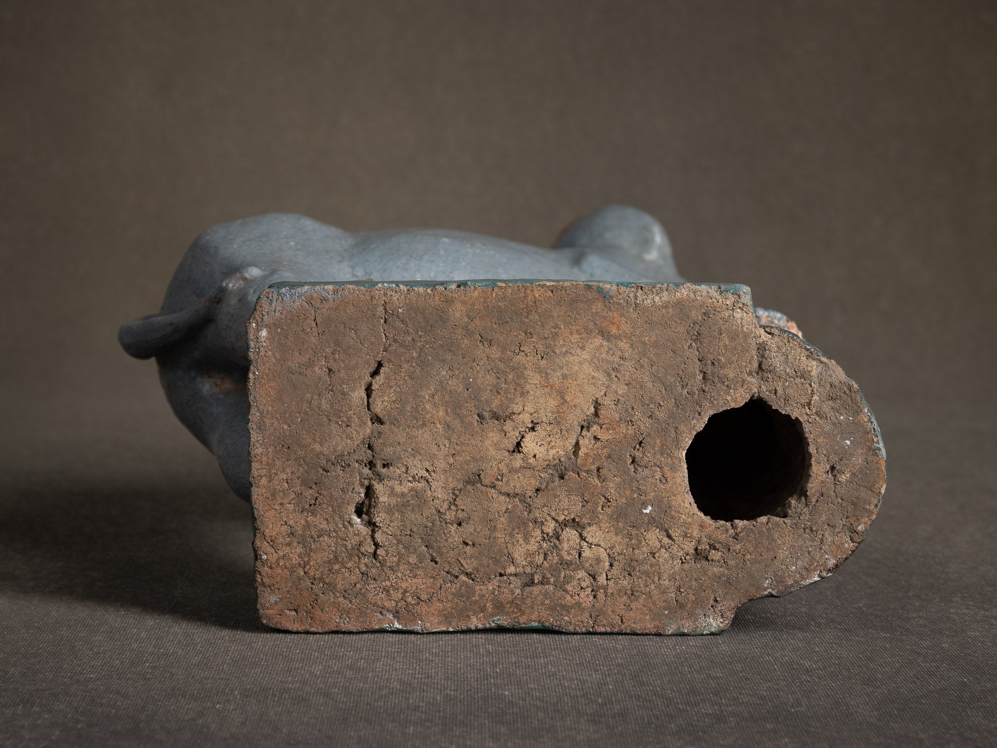 Sculpture, le cirque "Singe dresseur d'éléphant" par Fernand Joris, Belgique (1961)..Unique outsider art clay sculpture, the circus "Elephant trainer monkey" by Fernand Joris, Belgium (1961)