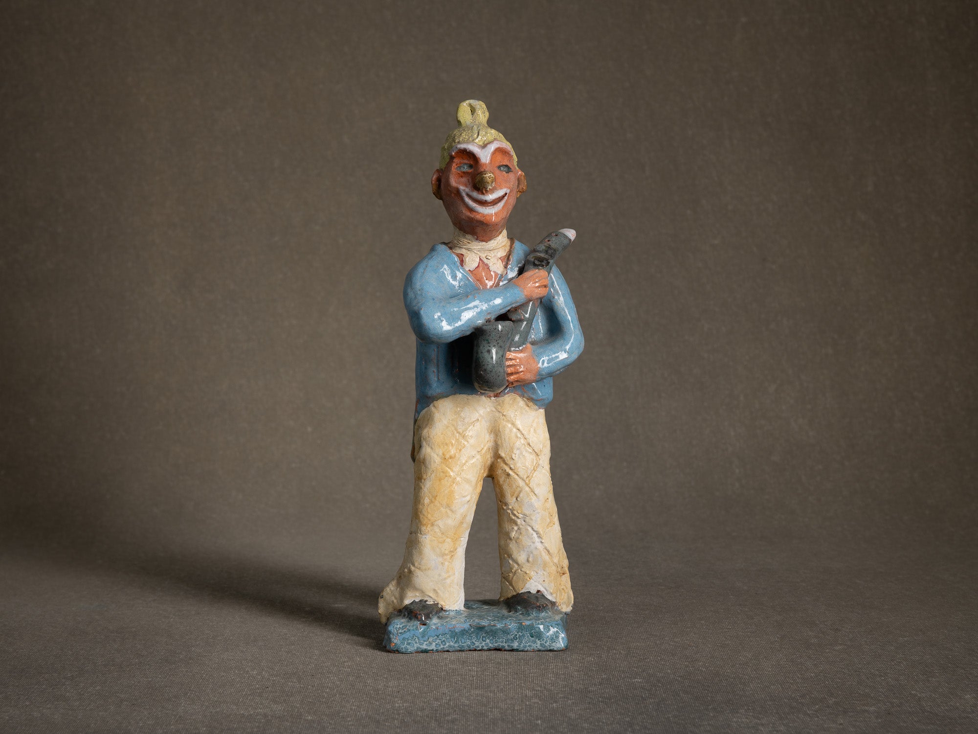 Sculpture, le cirque "Clown saxophoniste" par Fernand Joris, Belgique (1951-66)..Unique outsider art clay sculpture, the circus "saxophonist clown" by Fernand Joris, Belgium (1951-66)