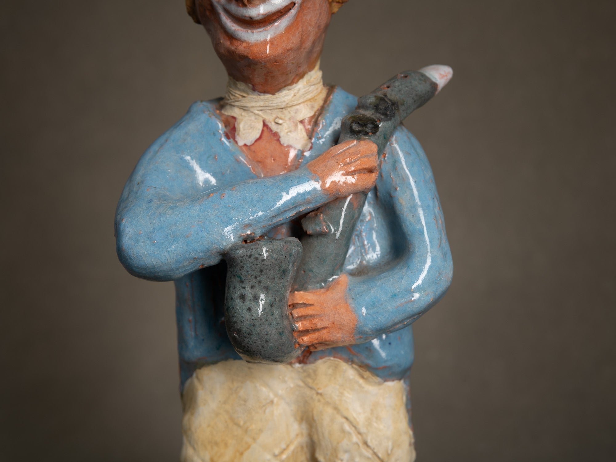 Sculpture, le cirque "Clown saxophoniste" par Fernand Joris, Belgique (1951-66)..Unique outsider art clay sculpture, the circus "saxophonist clown" by Fernand Joris, Belgium (1951-66)