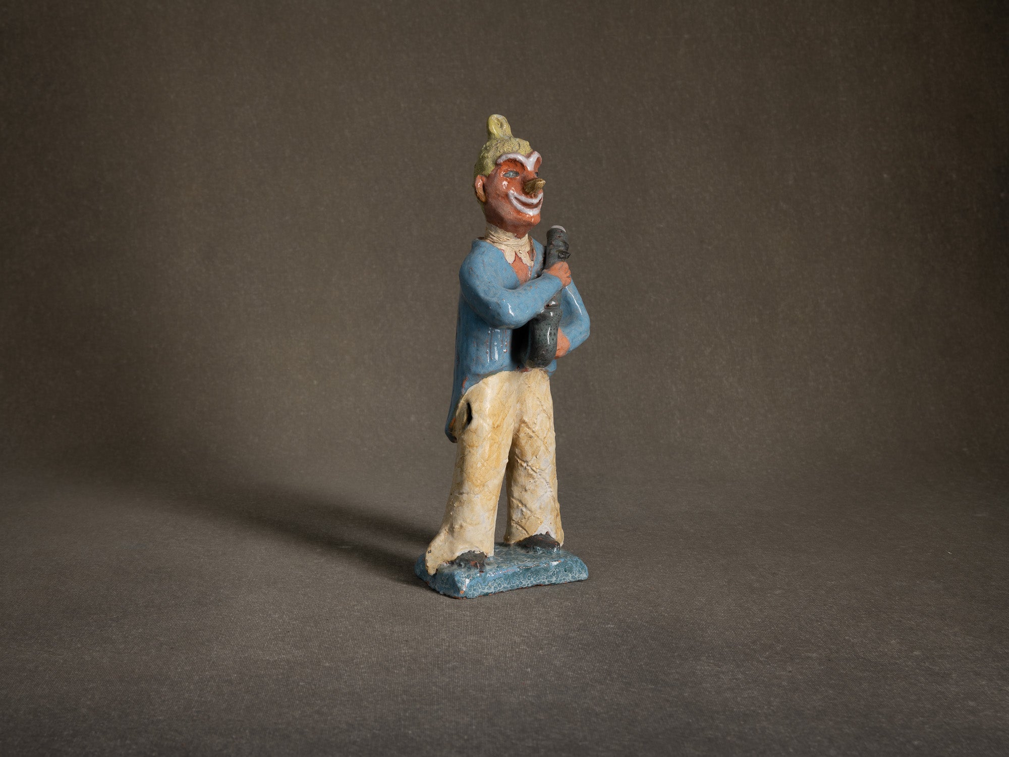 Sculpture, le cirque "Clown saxophoniste" par Fernand Joris, Belgique (1951-66)..Unique outsider art clay sculpture, the circus "saxophonist clown" by Fernand Joris, Belgium (1951-66)