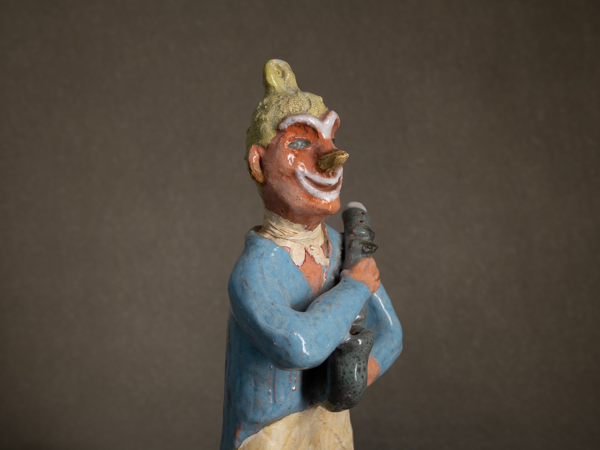 Sculpture, le cirque "Clown saxophoniste" par Fernand Joris, Belgique (1951-66)..Unique outsider art clay sculpture, the circus "saxophonist clown" by Fernand Joris, Belgium (1951-66)
