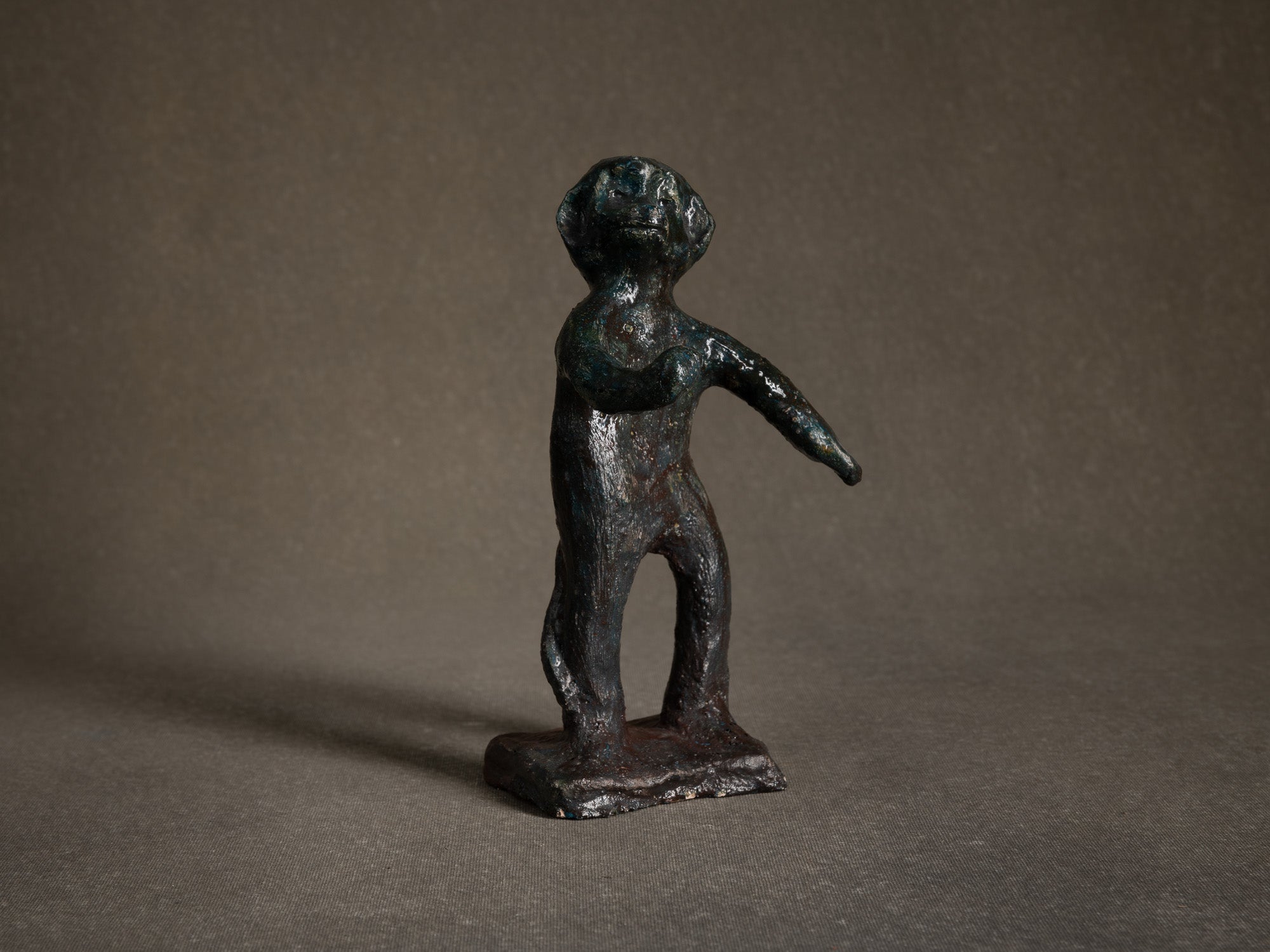Sculpture, le cirque "Singe musicien" par Fernand Joris, Belgique (1951-66)..Unique outsider art clay sculpture, the circus "musician monkey" by Fernand Joris, Belgium (1951-66)