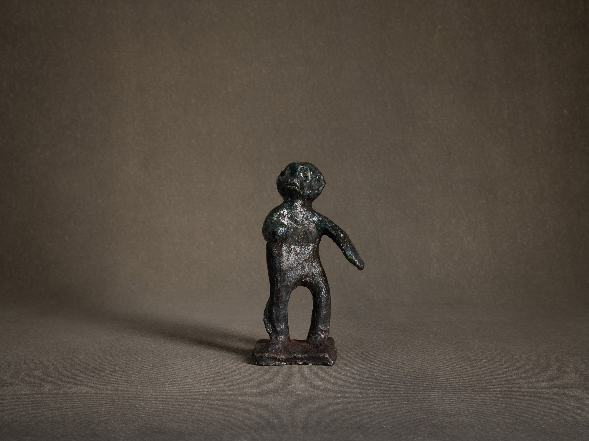 Sculpture, le cirque "Singe musicien" par Fernand Joris, Belgique (1951-66)..Unique outsider art clay sculpture, the circus "musician monkey" by Fernand Joris, Belgium (1951-66)