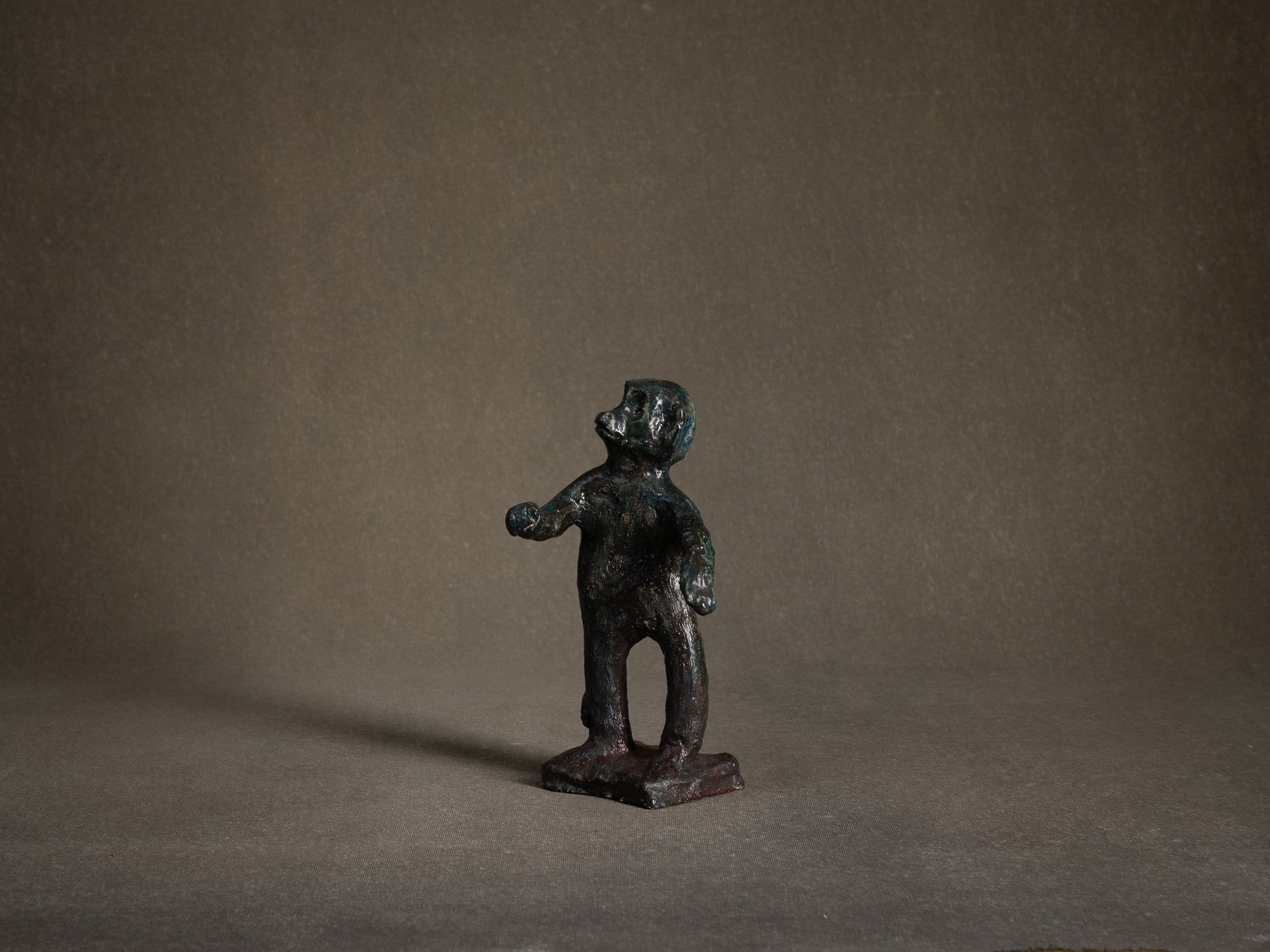Sculpture, le cirque "Singe musicien" par Fernand Joris, Belgique (1951-66)..Unique outsider art clay sculpture, the circus "musician monkey" by Fernand Joris, Belgium (1951-66)