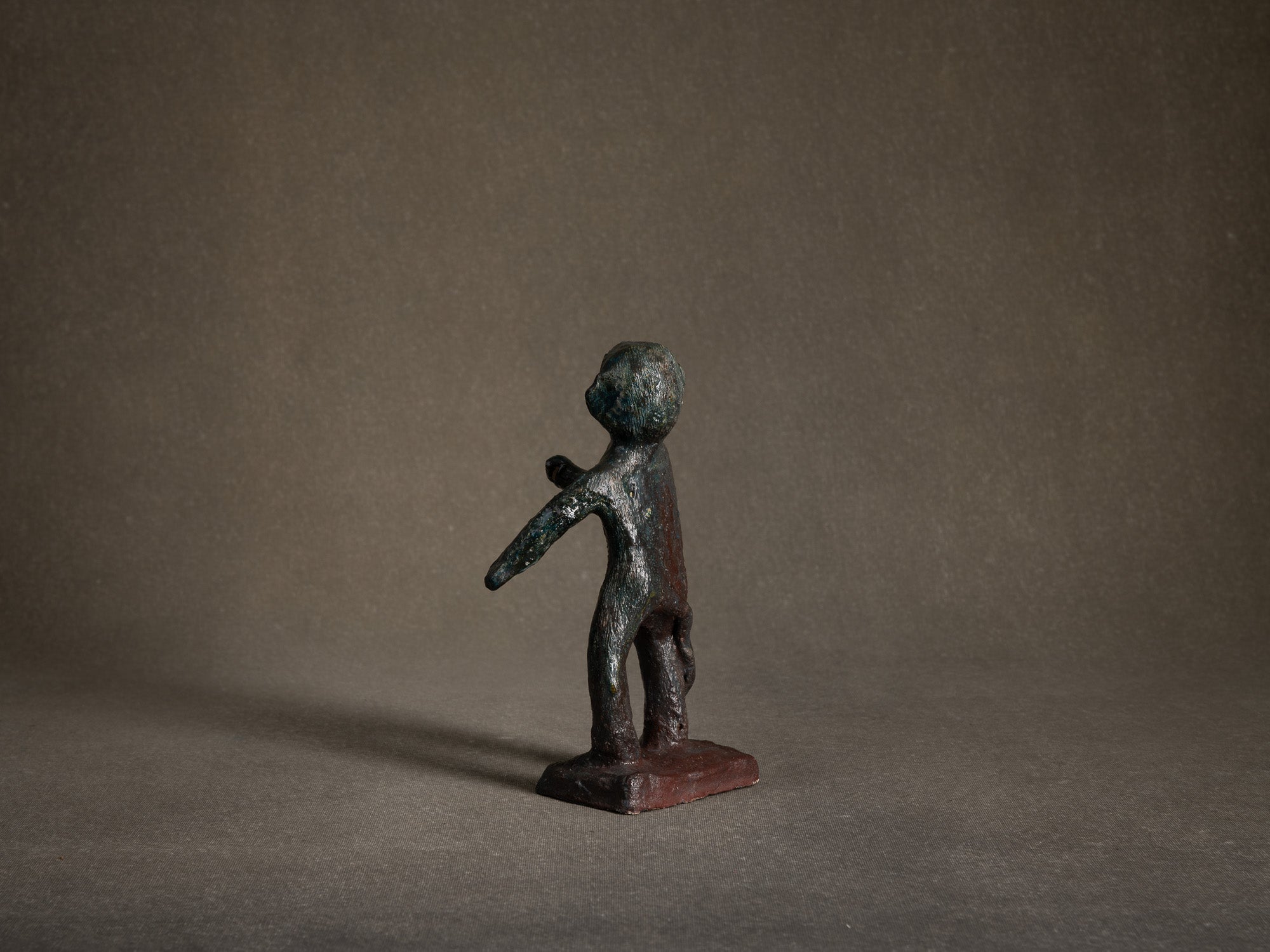 Sculpture, le cirque "Singe musicien" par Fernand Joris, Belgique (1951-66)..Unique outsider art clay sculpture, the circus "musician monkey" by Fernand Joris, Belgium (1951-66)