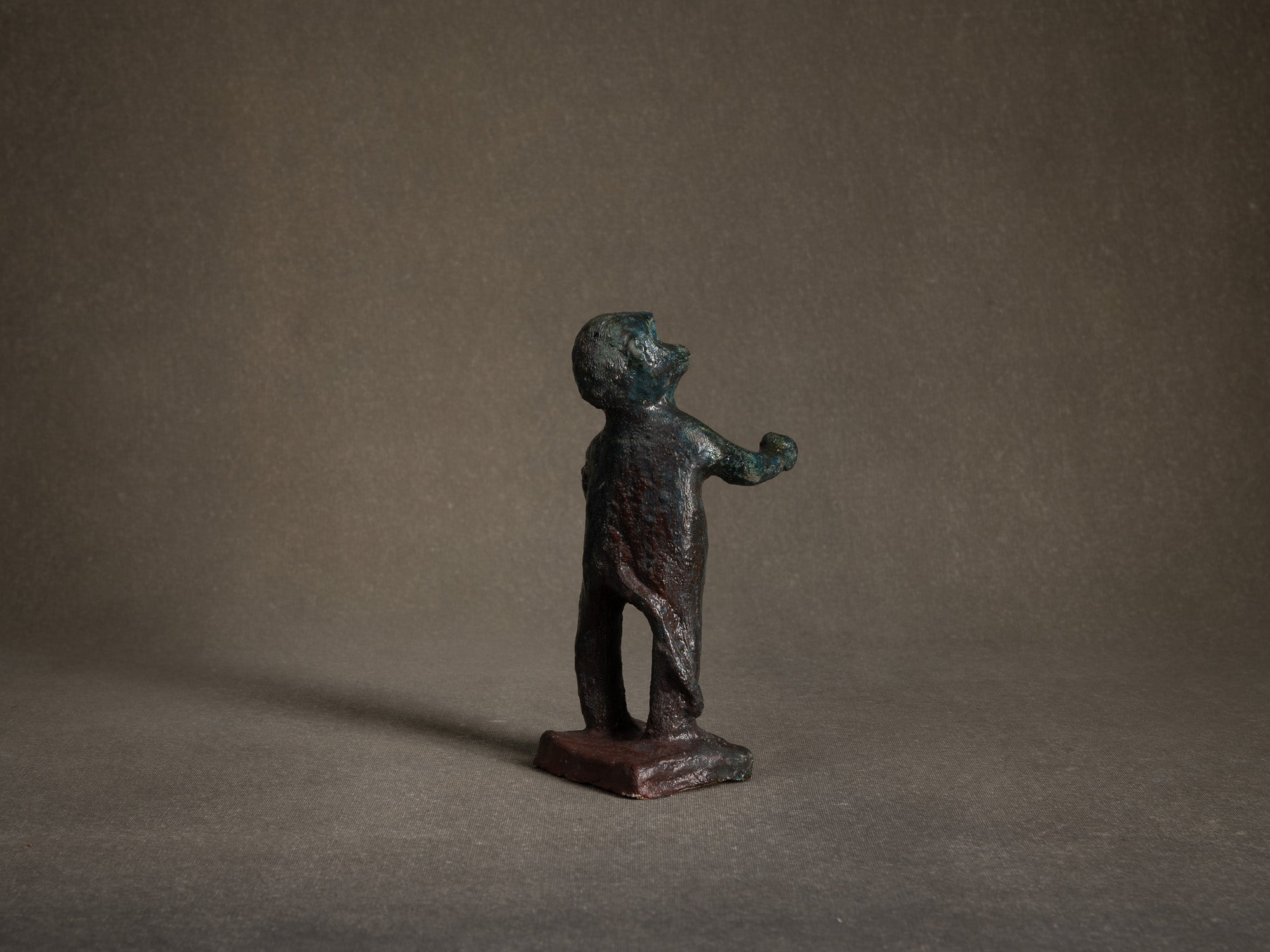 Sculpture, le cirque "Singe musicien" par Fernand Joris, Belgique (1951-66)..Unique outsider art clay sculpture, the circus "musician monkey" by Fernand Joris, Belgium (1951-66)