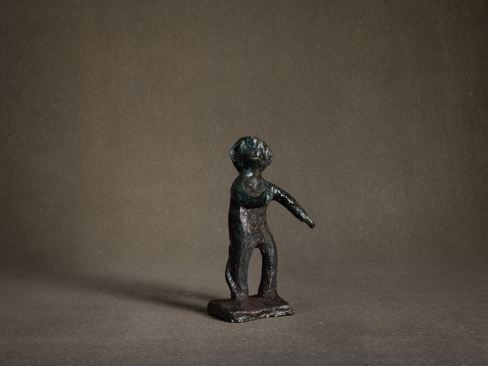 Sculpture, le cirque "Singe musicien" par Fernand Joris, Belgique (1951-66)..Unique outsider art clay sculpture, the circus "musician monkey" by Fernand Joris, Belgium (1951-66)