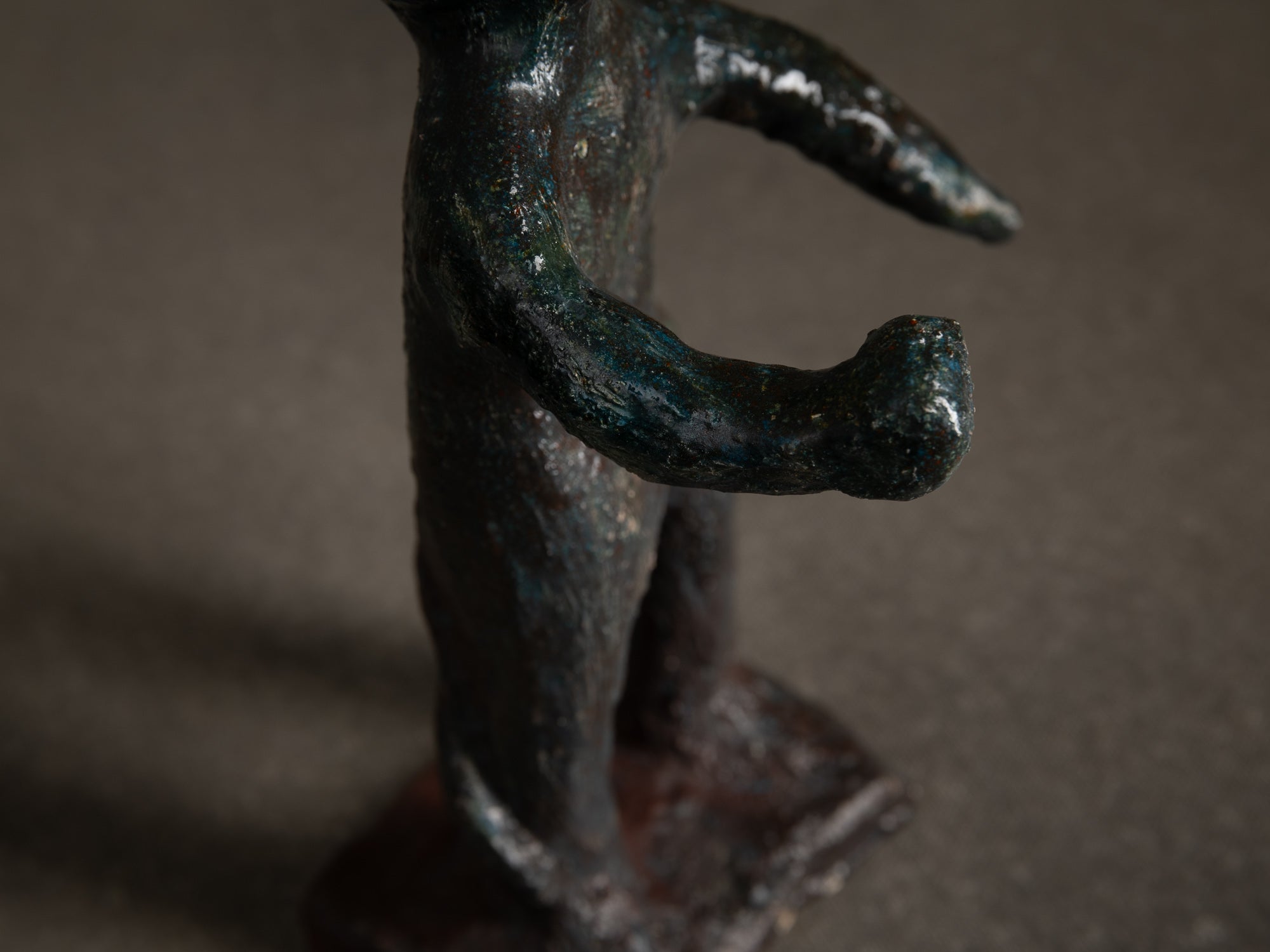 Sculpture, le cirque "Singe musicien" par Fernand Joris, Belgique (1951-66)..Unique outsider art clay sculpture, the circus "musician monkey" by Fernand Joris, Belgium (1951-66)