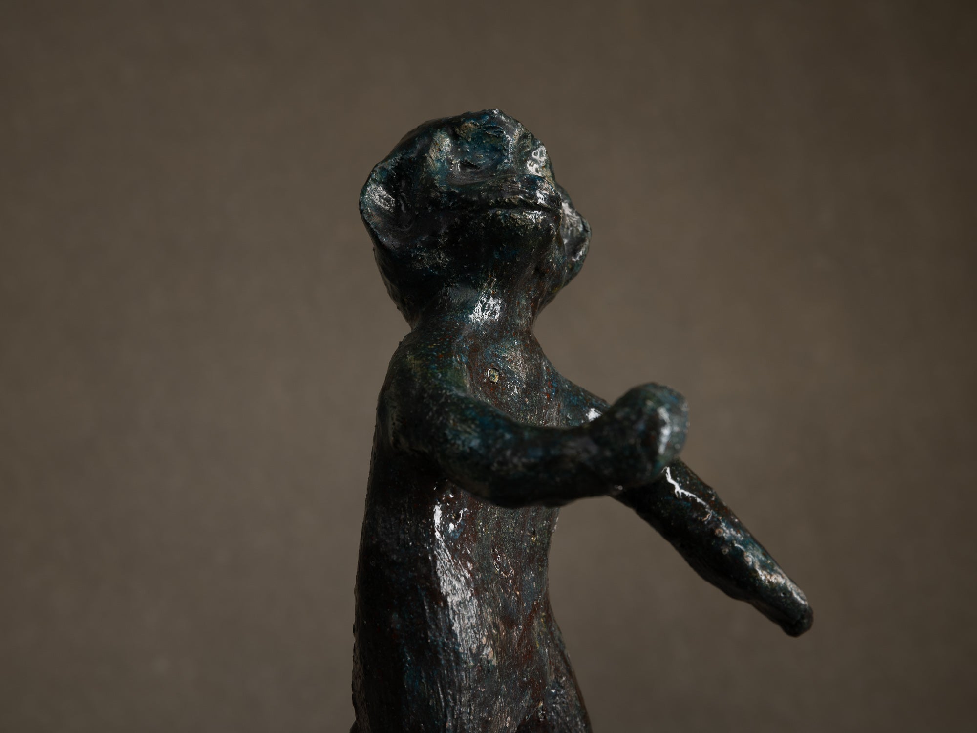 Sculpture, le cirque "Singe musicien" par Fernand Joris, Belgique (1951-66)..Unique outsider art clay sculpture, the circus "musician monkey" by Fernand Joris, Belgium (1951-66)